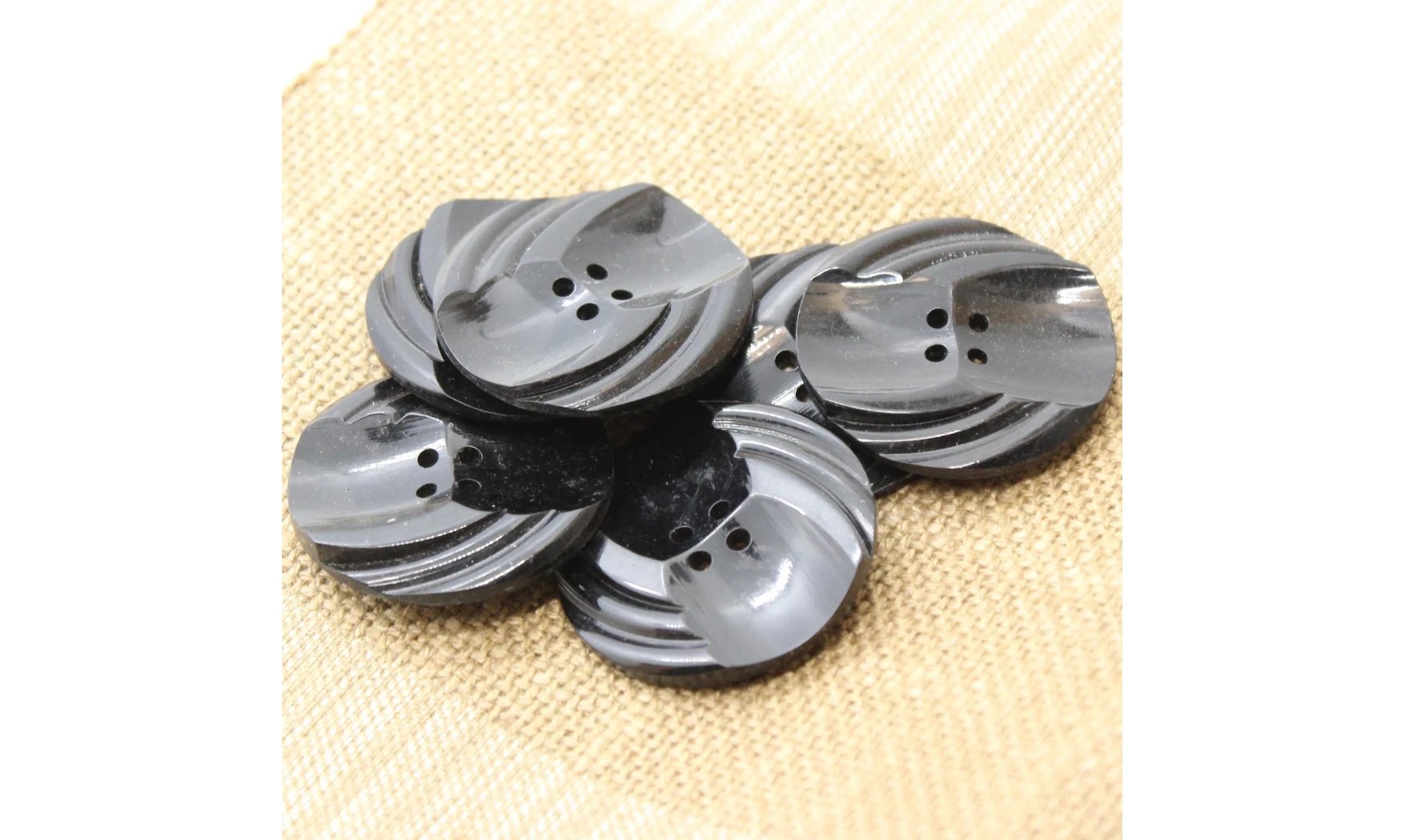 6 Boutons / 35MM / Noir