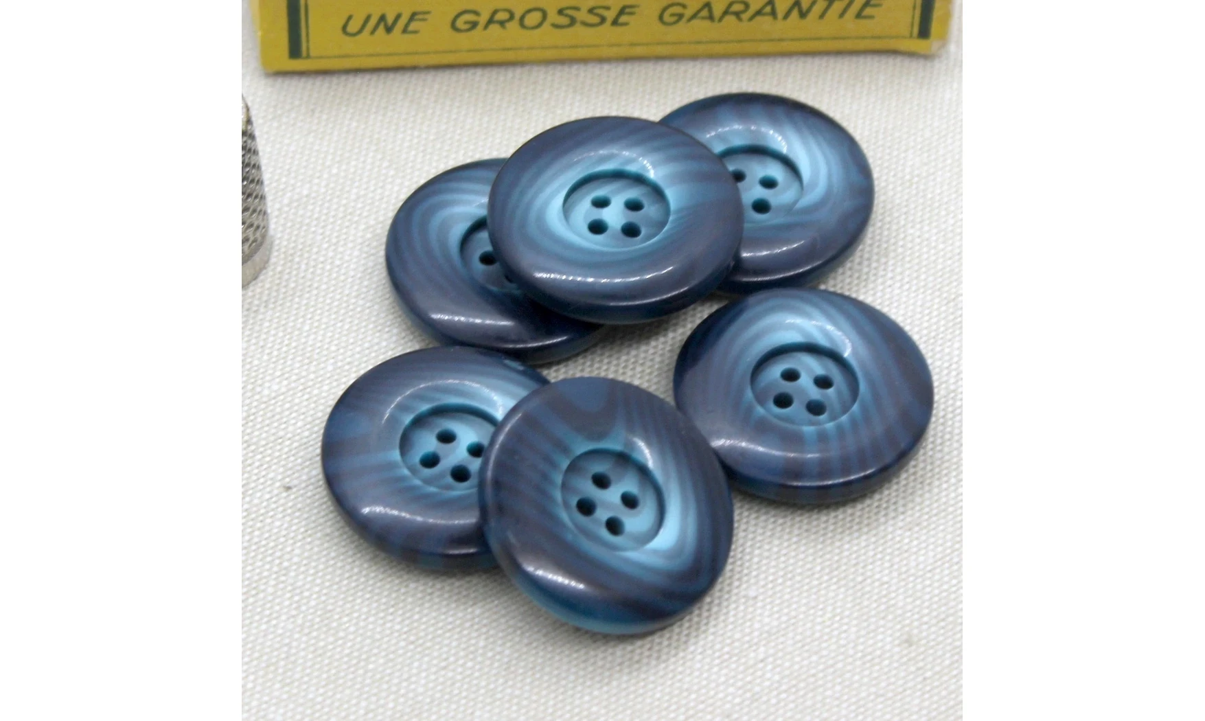 Vintage button 117E