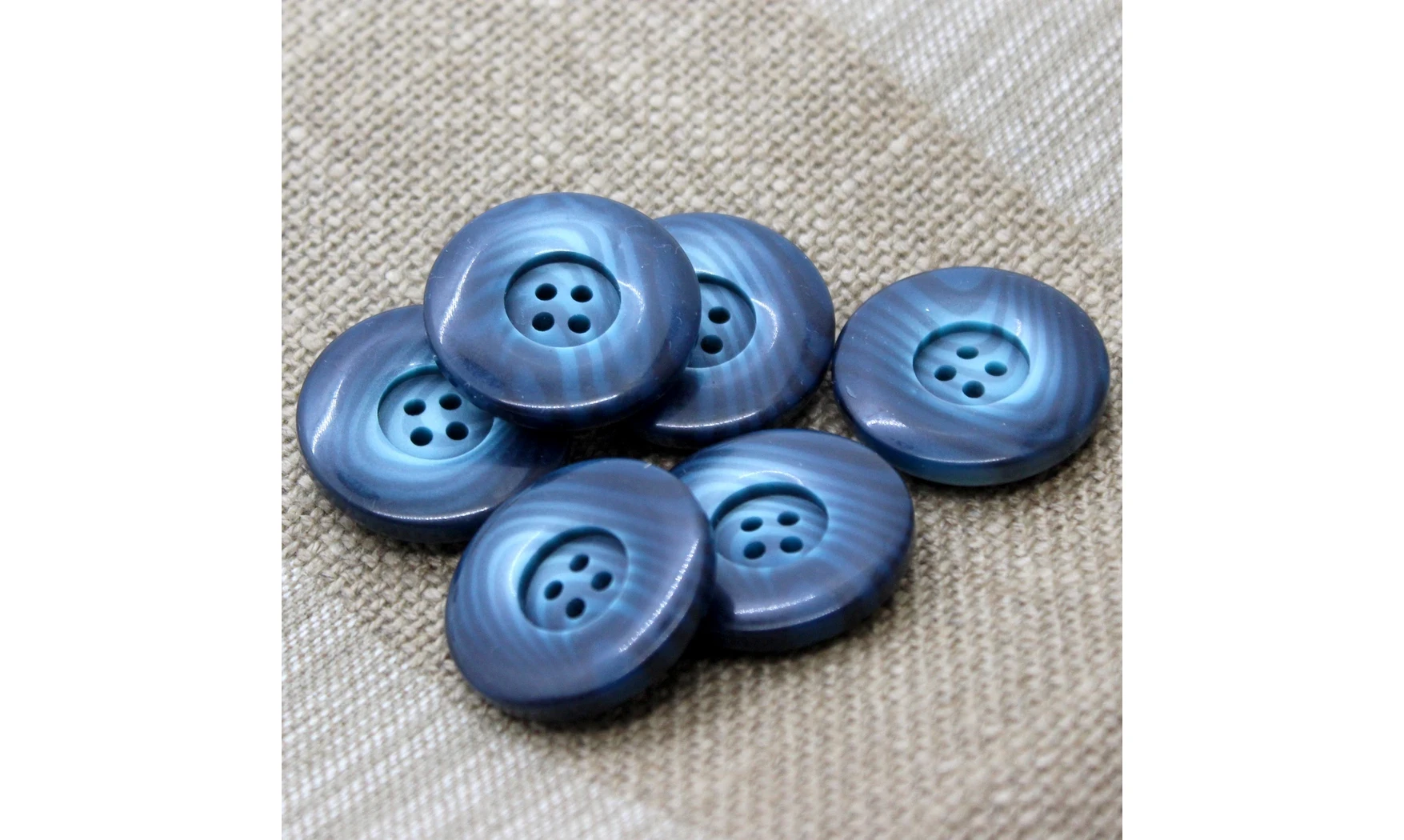 Vintage button 117E