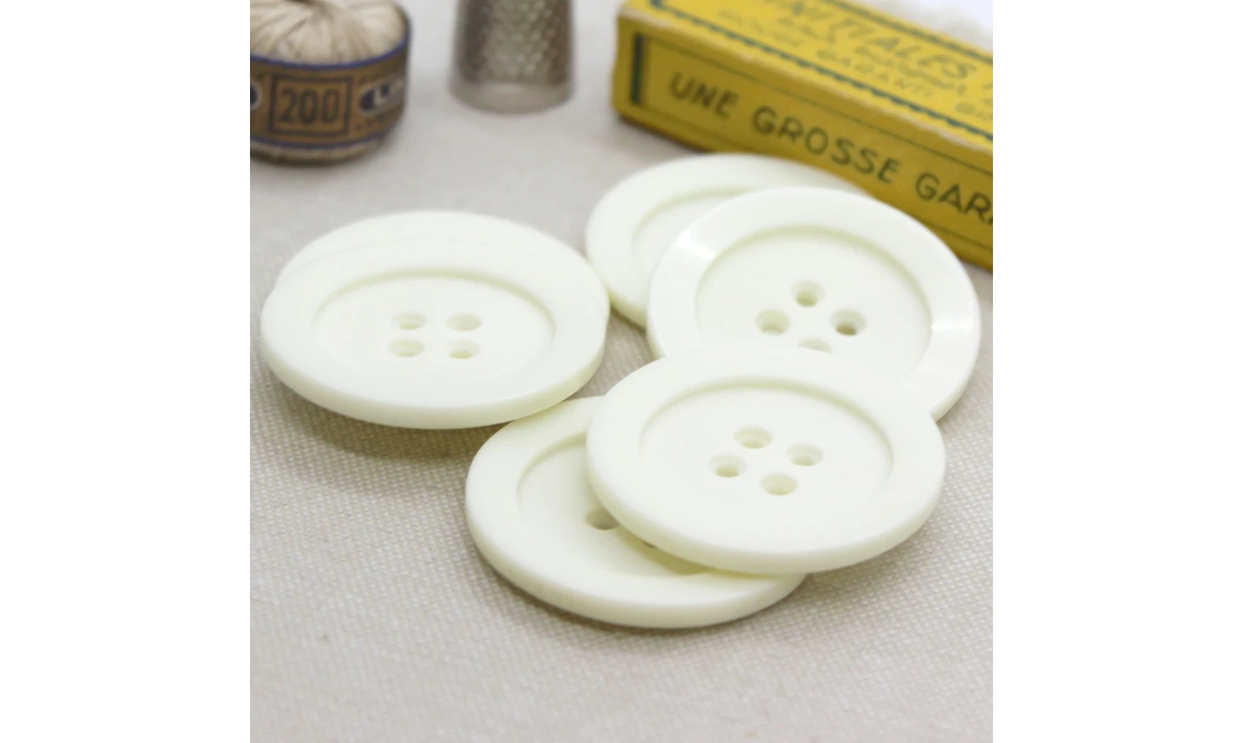 6 Boutons / 37MM / Crème