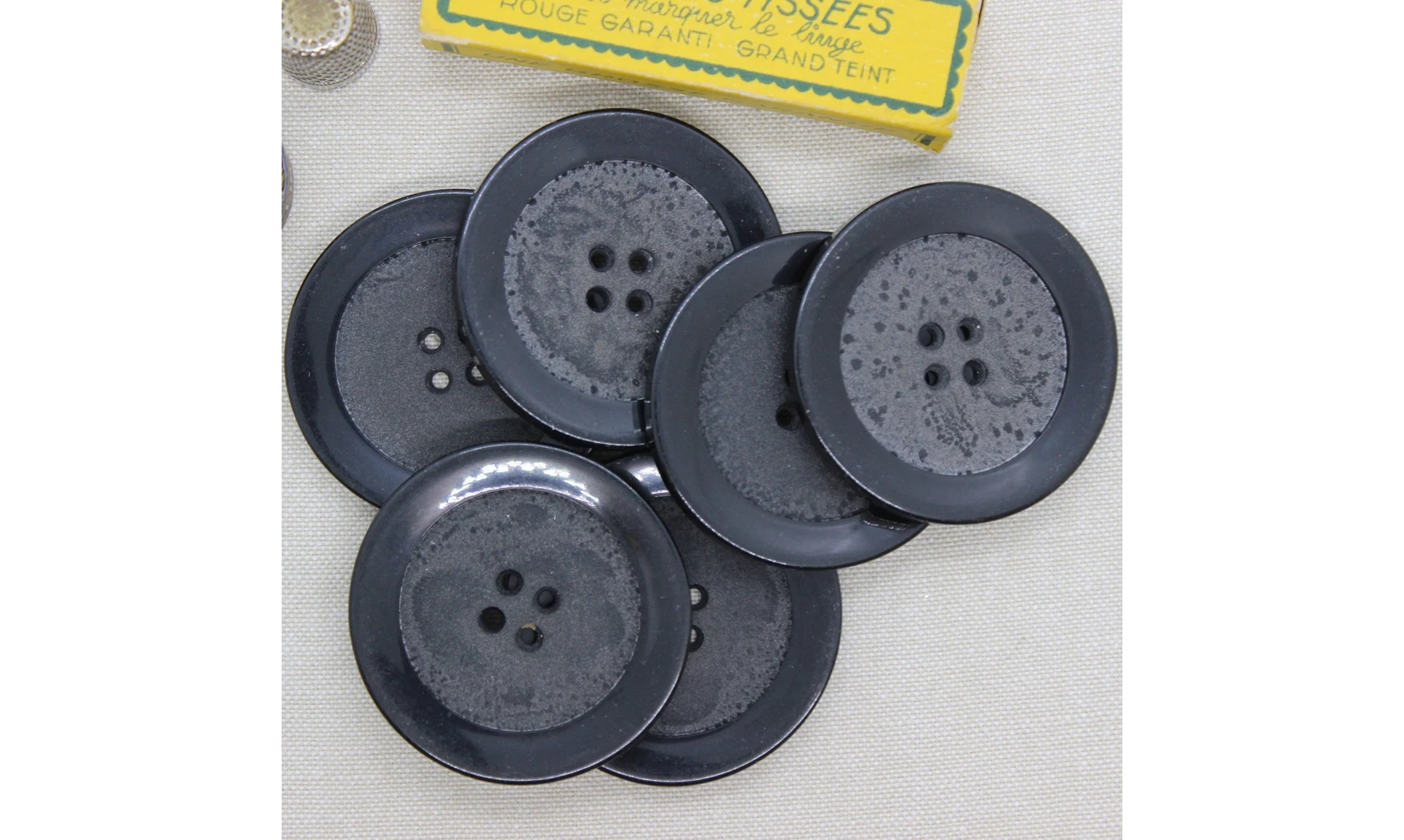 6 Boutons / 50MM / Noir