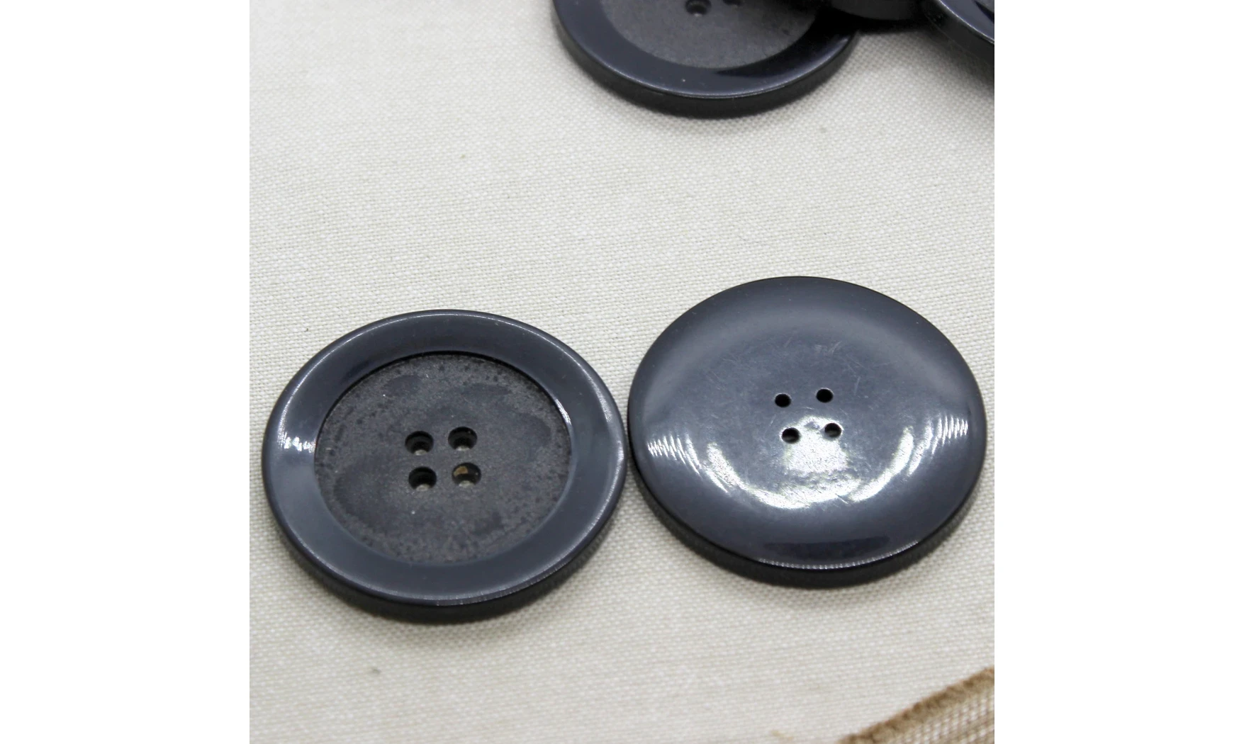 6 Boutons / 50MM / Noir