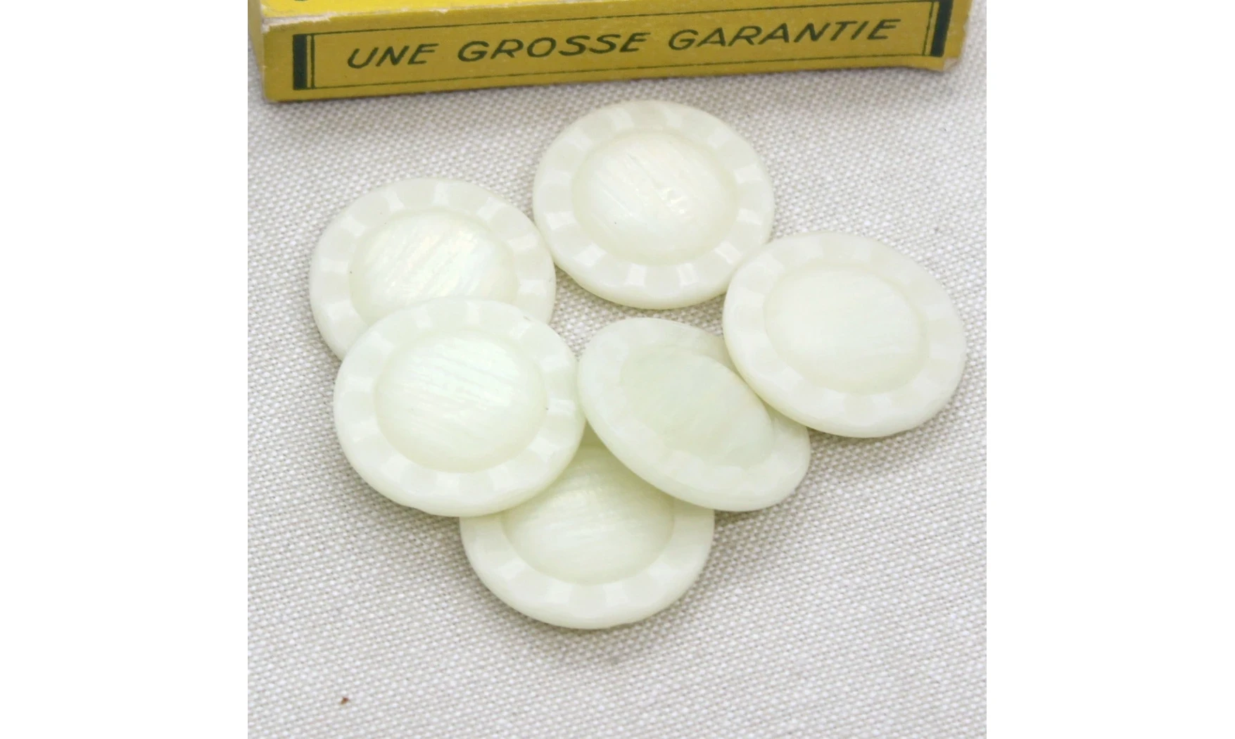 6 Boutons / 27MM / Fleur Crème