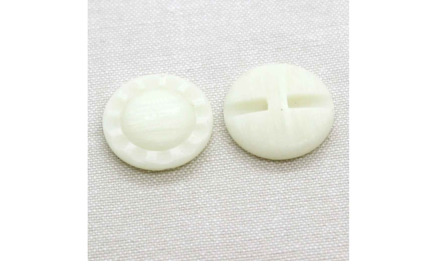 6 Boutons / 27MM / Fleur Crème