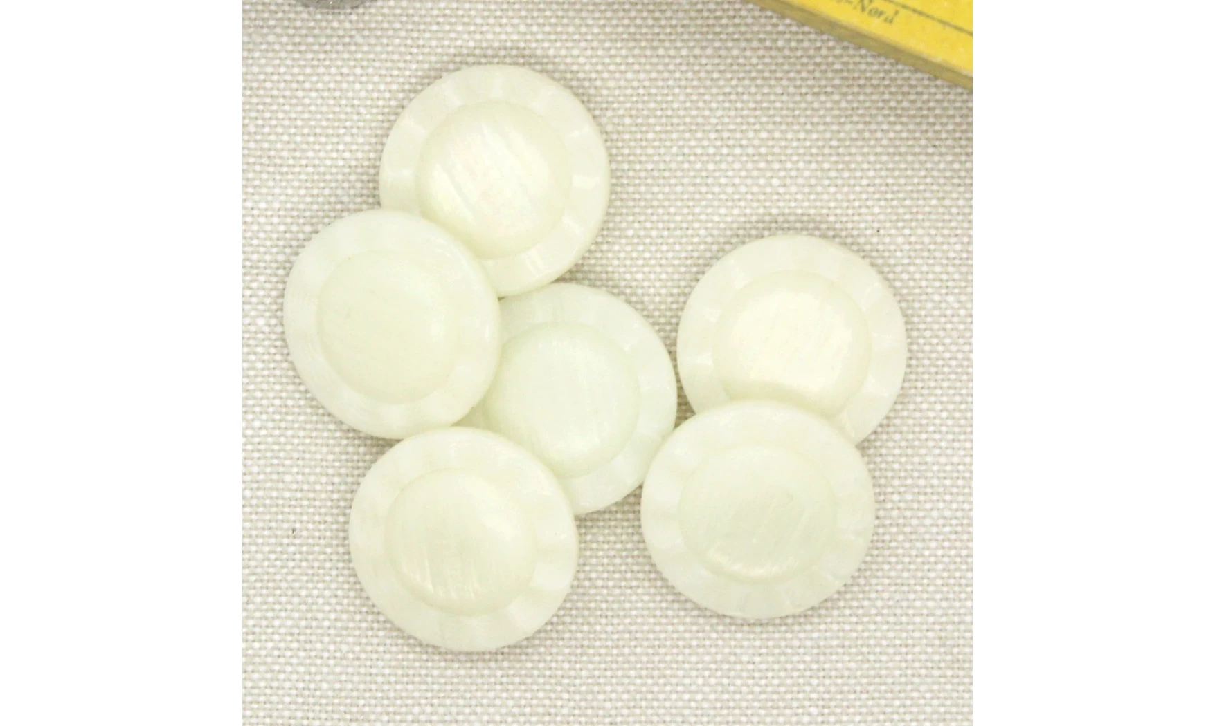 6 Boutons / 22MM / Fleur Crème