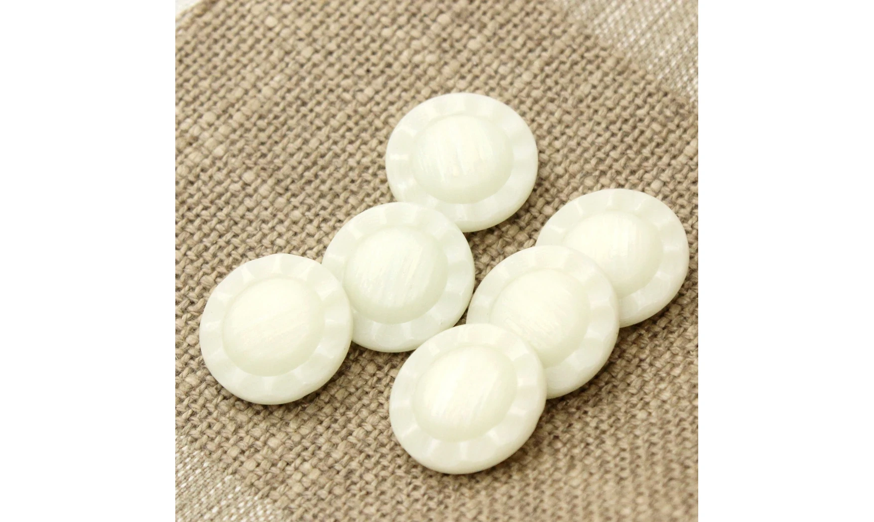 6 Boutons / 22MM / Fleur Crème