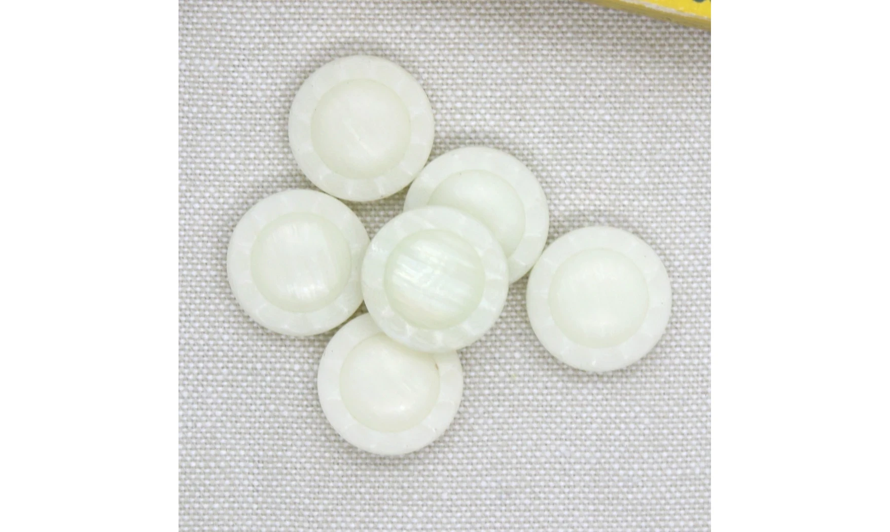 6 Boutons / 18MM / Fleur Crème