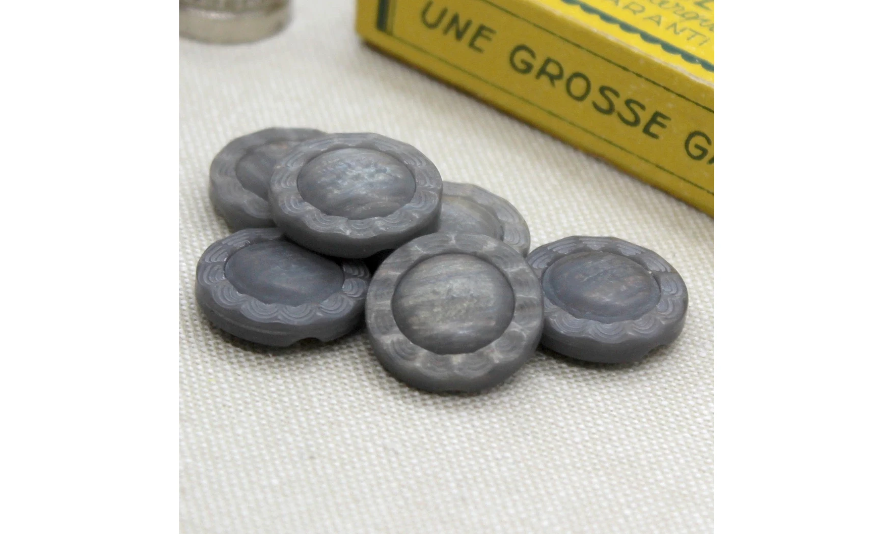 6 Boutons / 18MM / Fleur Gris