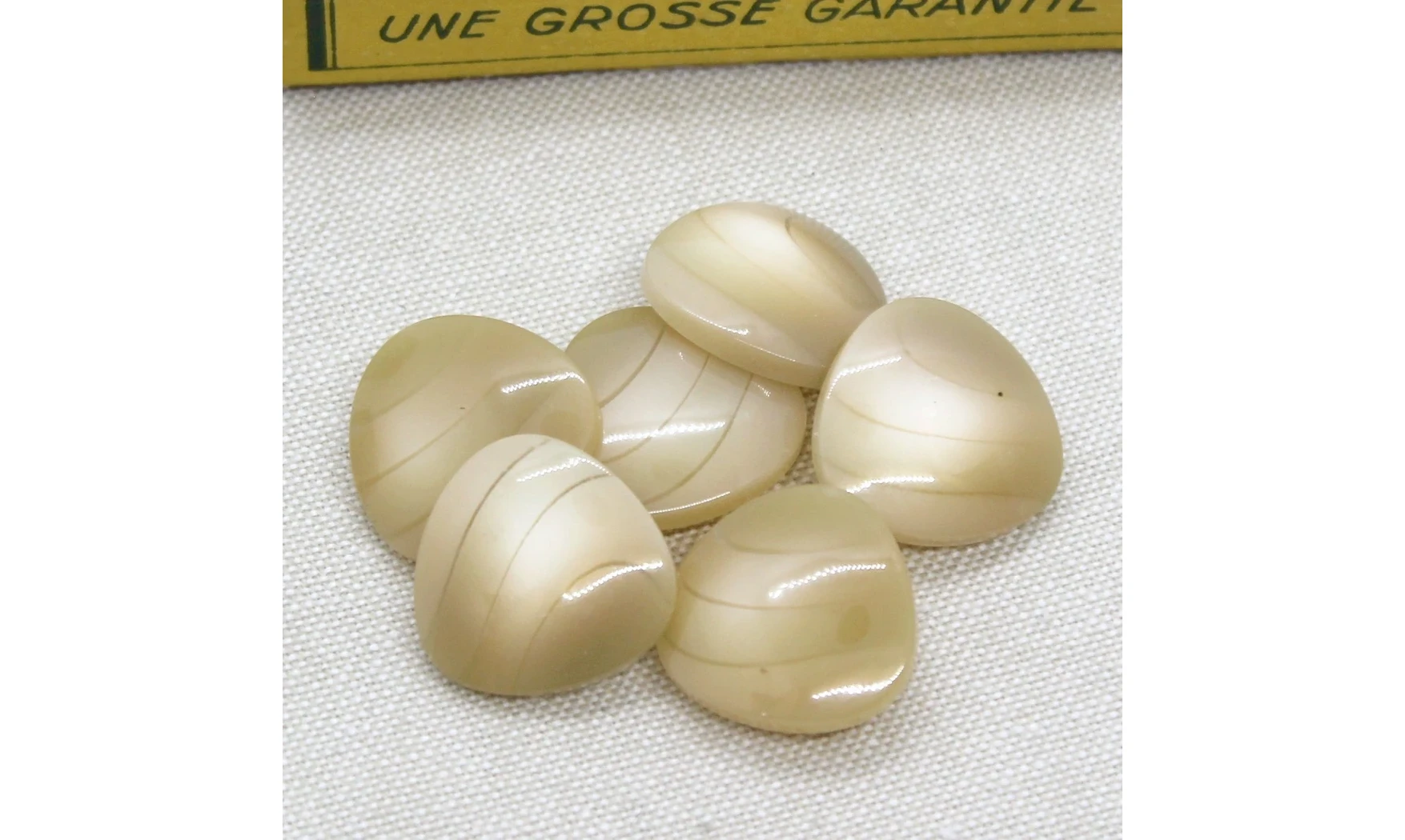 6 Boutons / 20MM / Triangle Beige nuancé