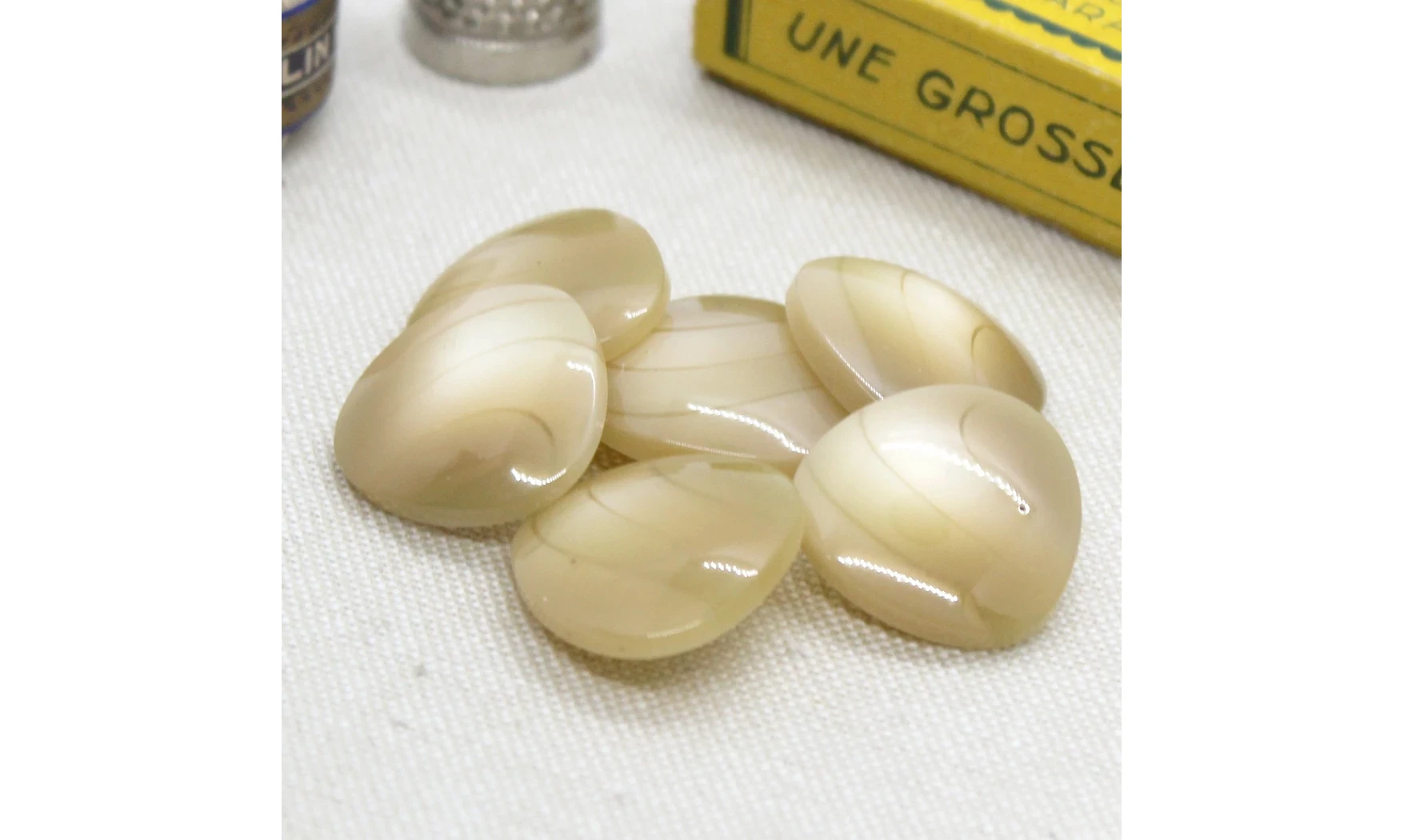 6 Boutons / 20MM / Triangle Beige nuancé