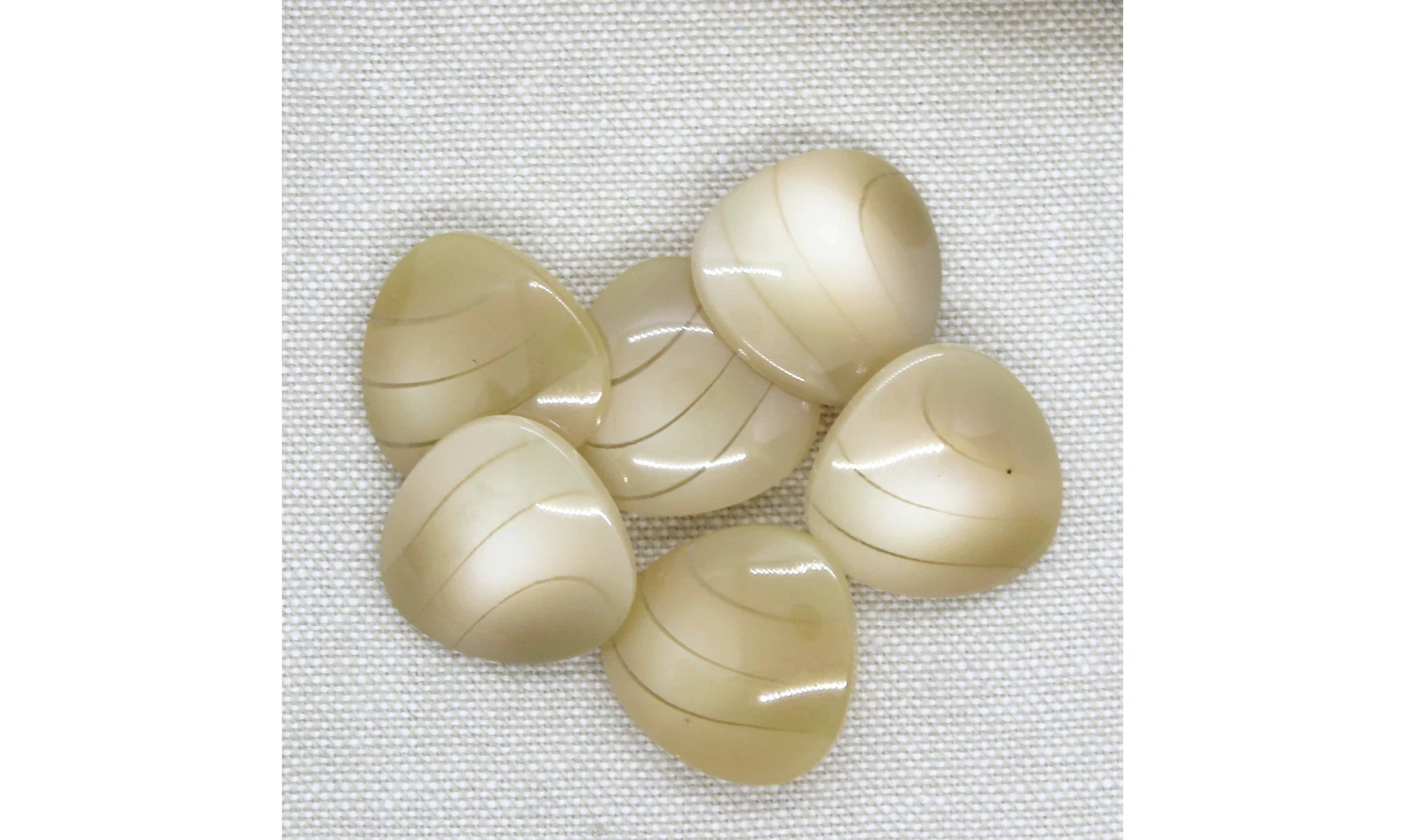 6 Boutons / 20MM / Triangle Beige nuancé