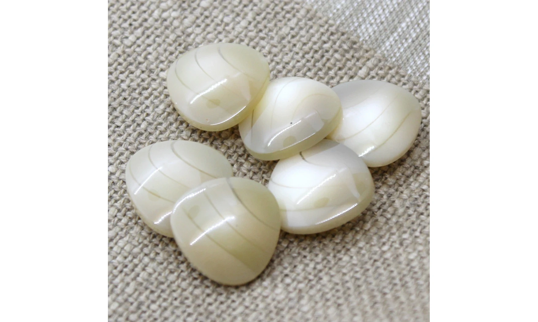 6 Boutons / 20MM / Triangle Beige nuancé