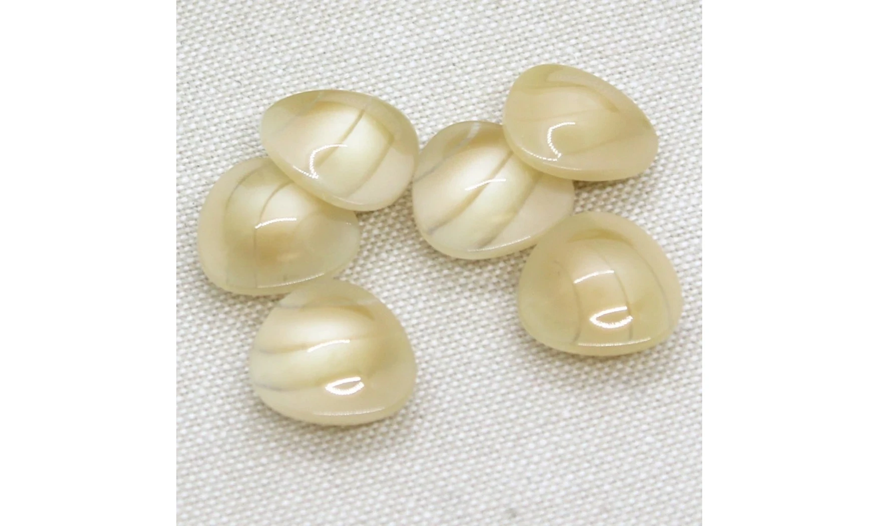 6 Boutons / 16MM / Triangle Beige nuancé