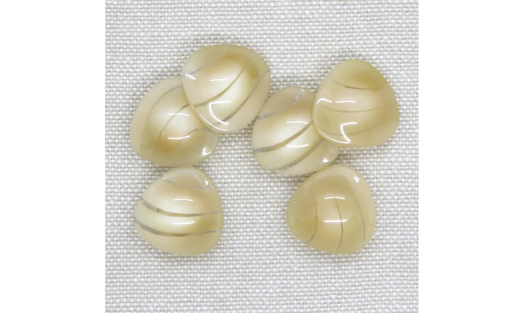 6 Boutons / 16MM / Triangle Beige nuancé