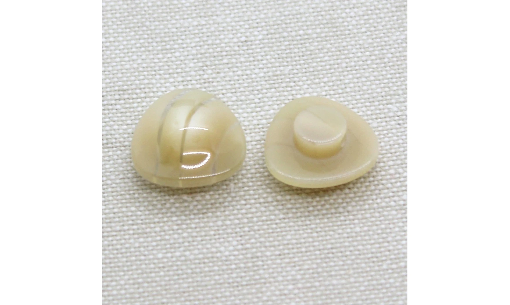 6 Boutons / 16MM / Triangle Beige nuancé