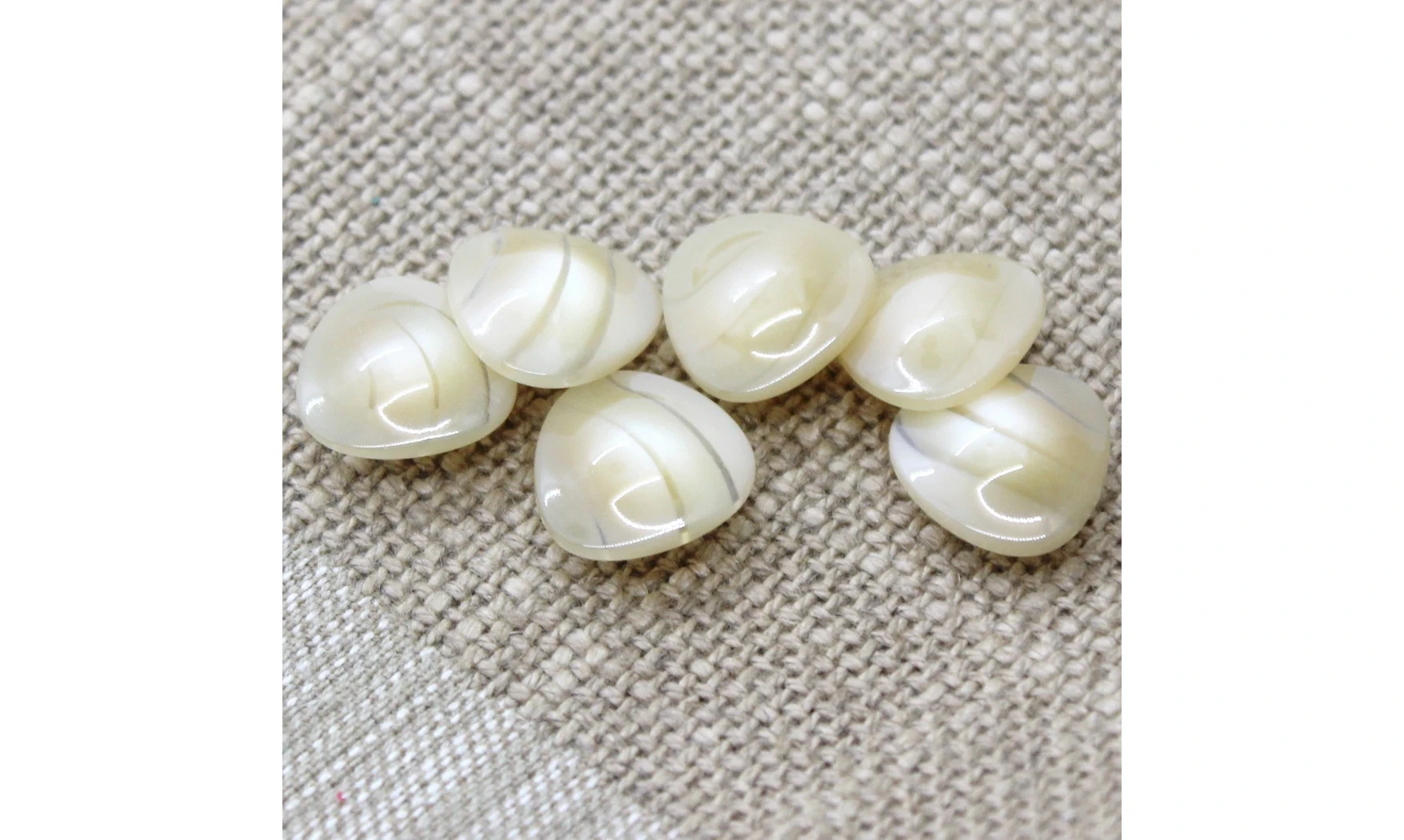 6 Boutons / 16MM / Triangle Beige nuancé