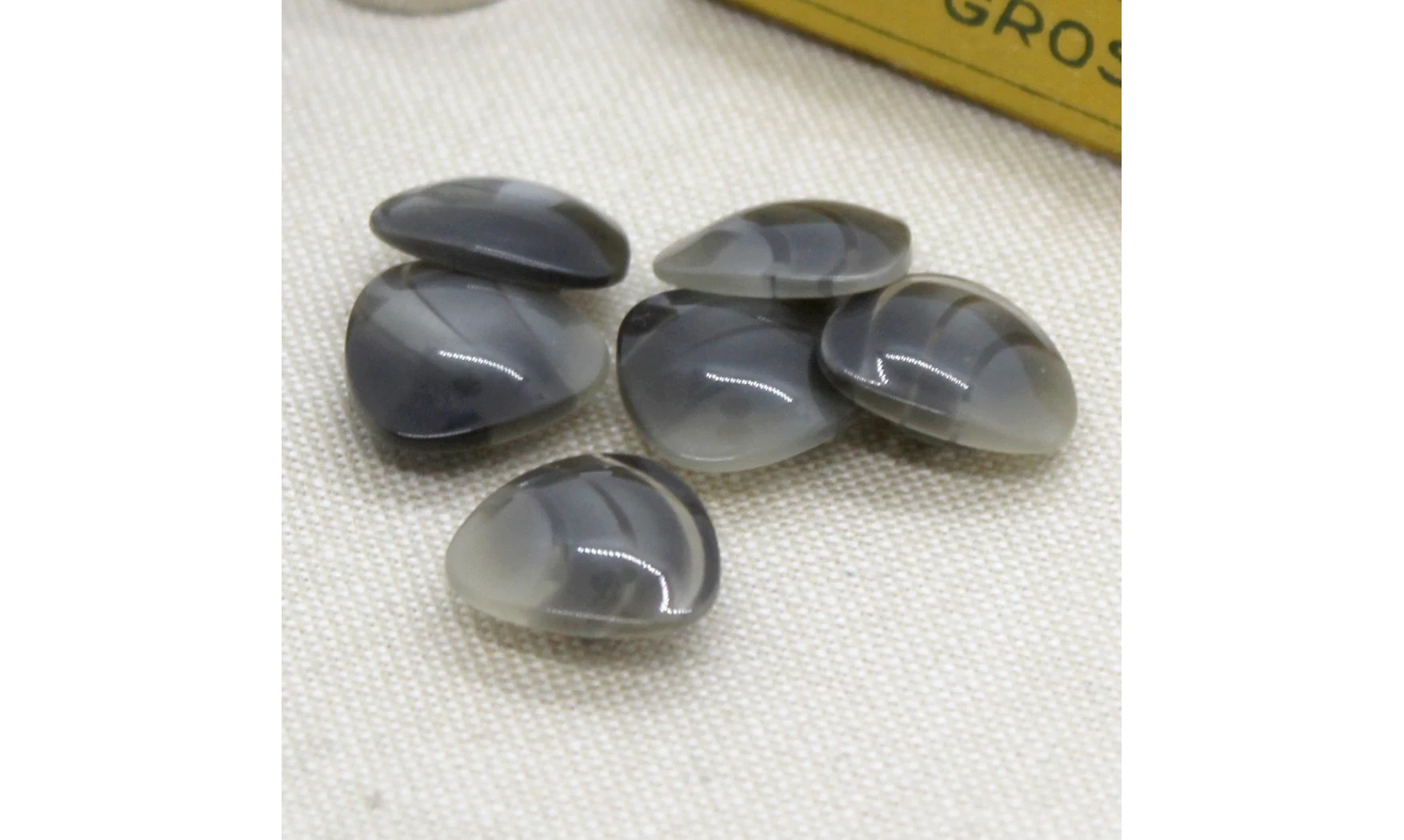 6 Boutons / 16MM / Triangle Gris nuancé