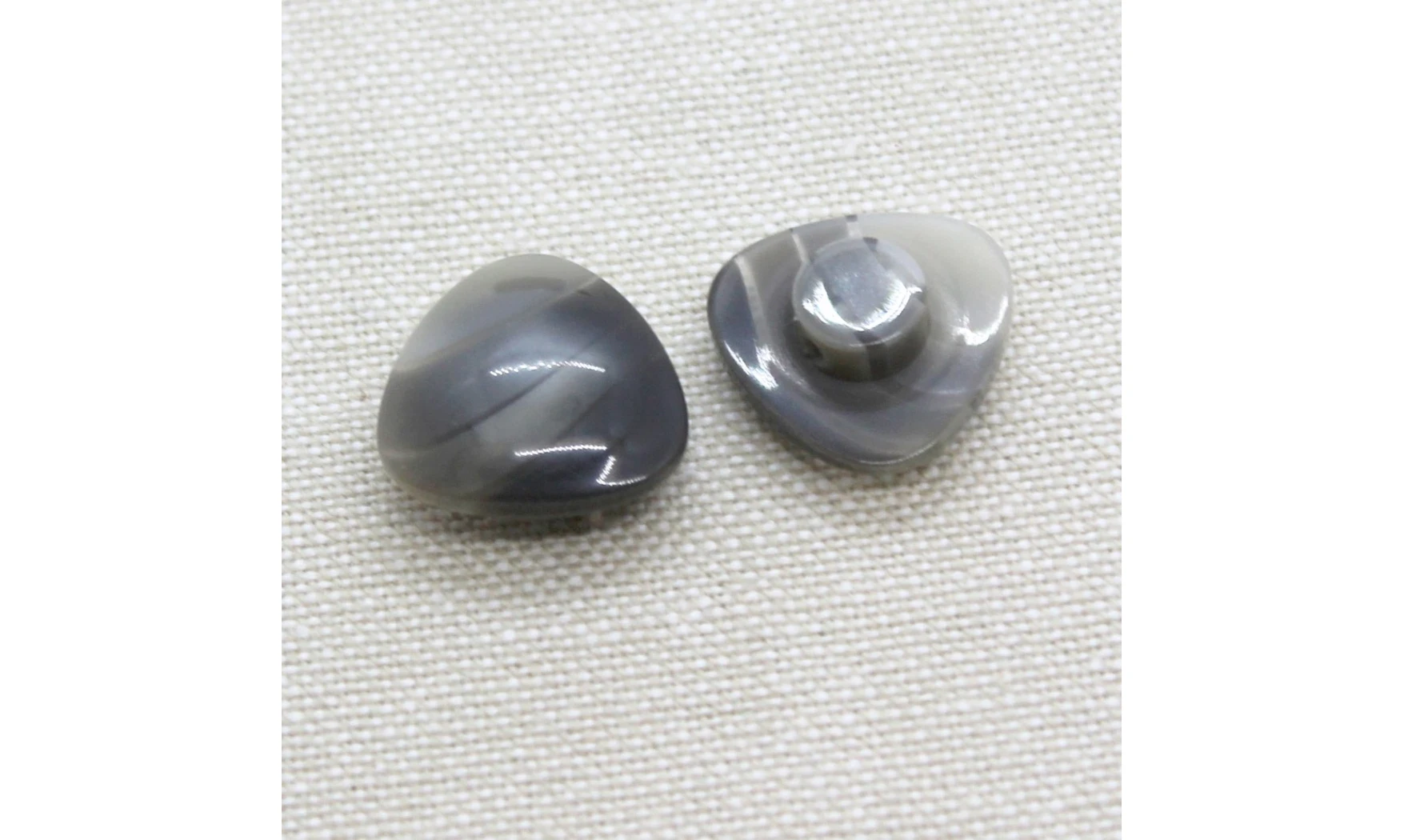 6 Boutons / 16MM / Triangle Gris nuancé