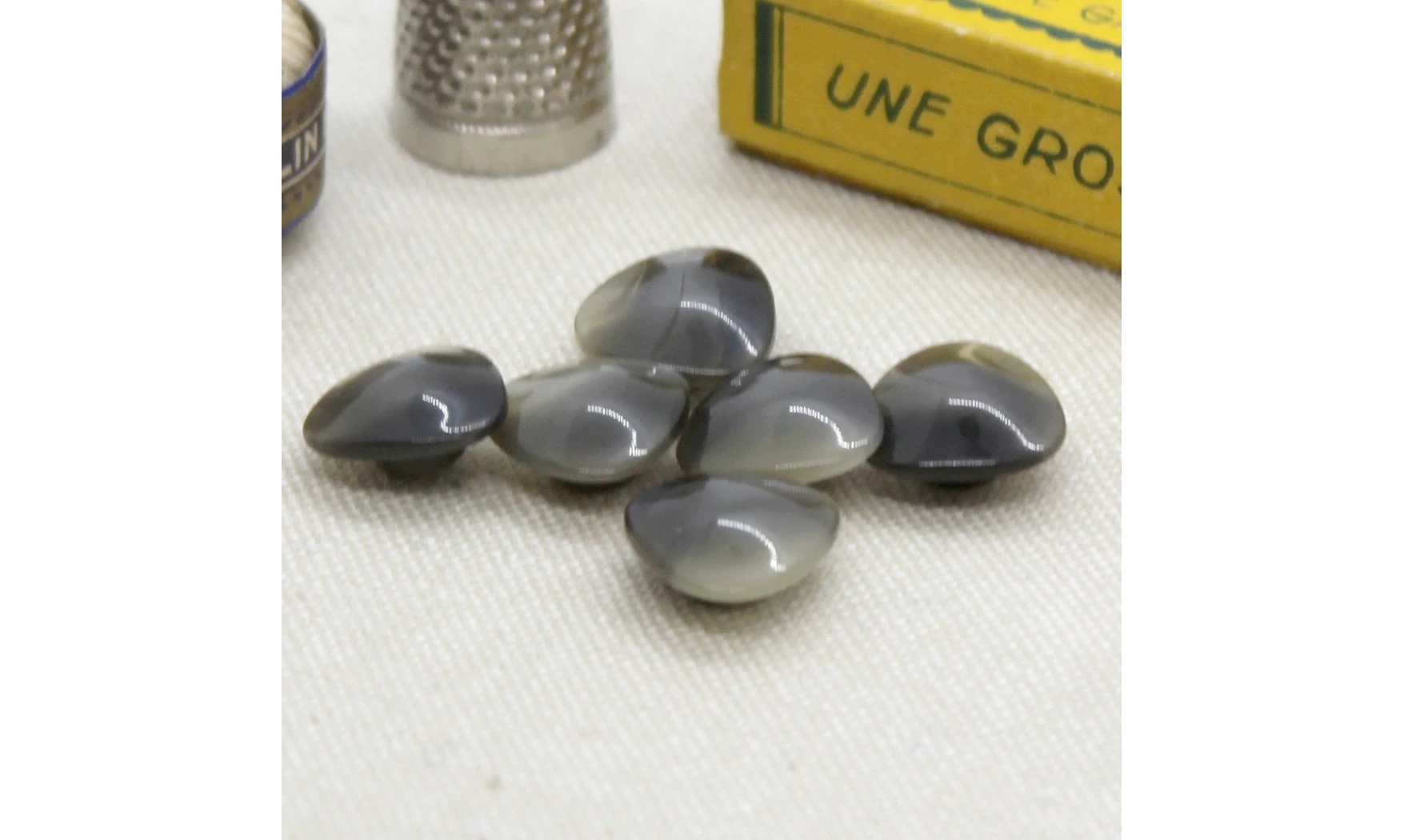 6 Boutons / 14MM / Triangle Gris nuancé