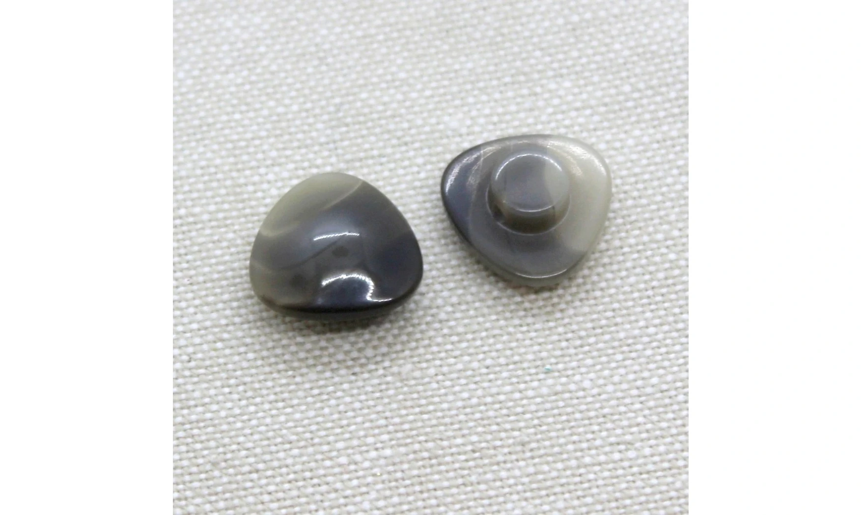 6 Boutons / 14MM / Triangle Gris nuancé