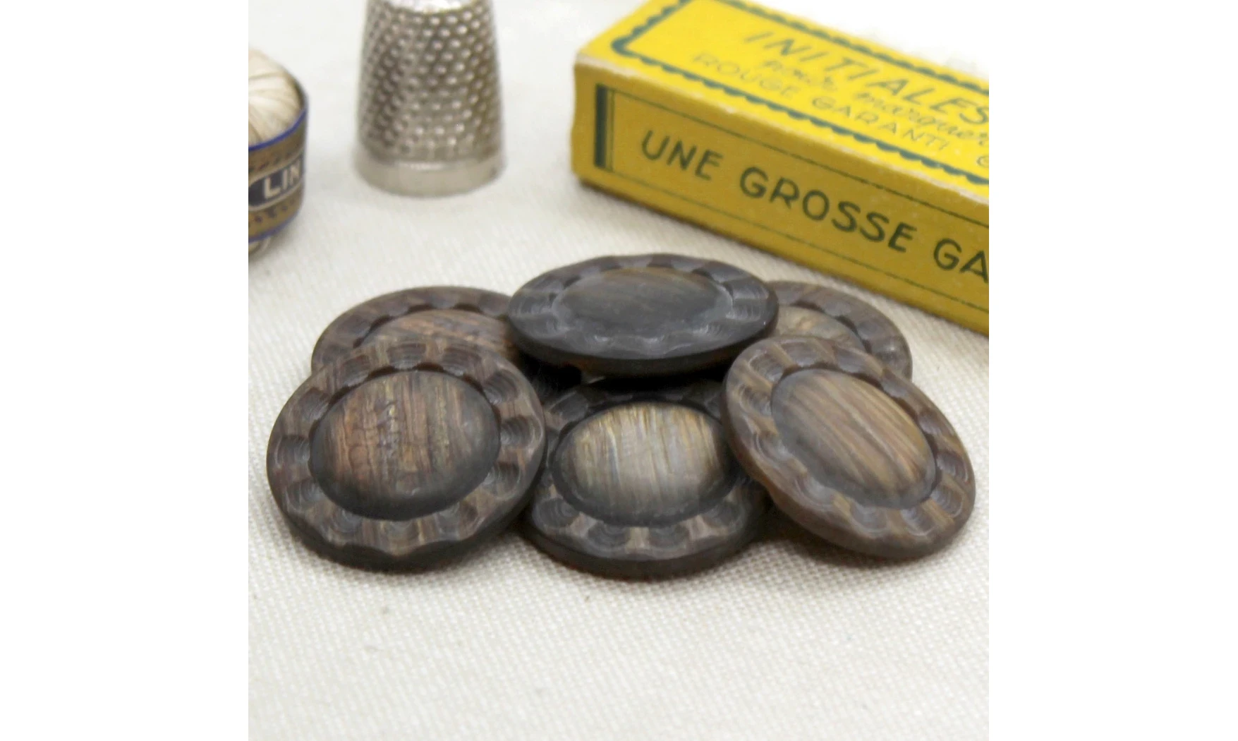 6 Boutons / 27MM / Fleur Marron