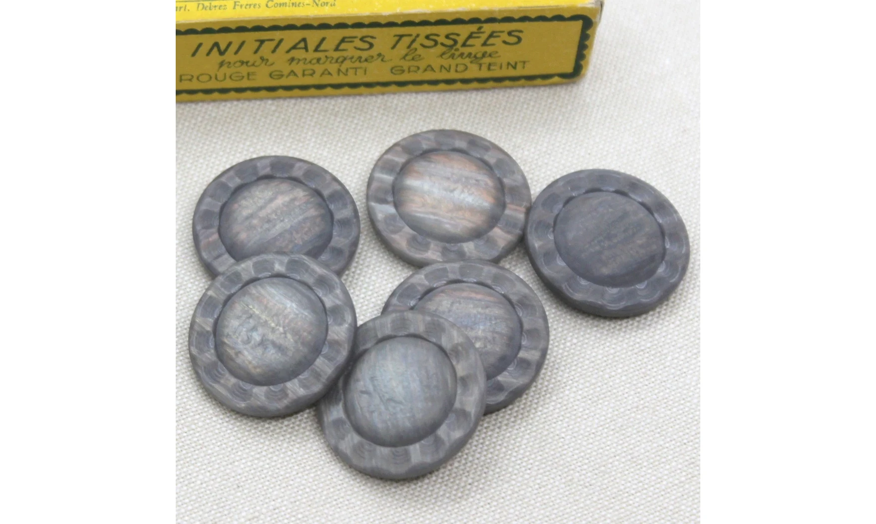 6 Boutons / 27MM / Fleur Gris