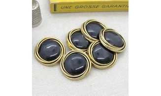 6 Boutons / 26MM / Cabochon Noir - Or