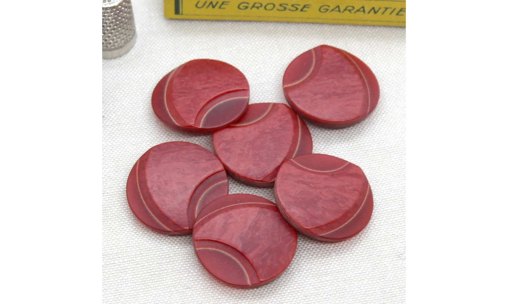 6 Boutons / 28MM / Rouge