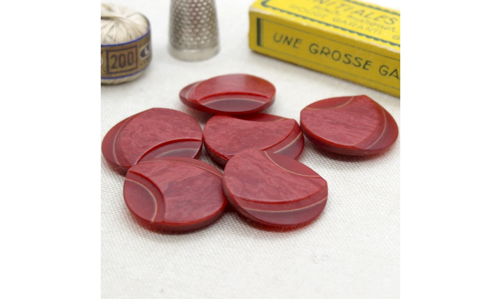 6 Boutons / 28MM / Rouge