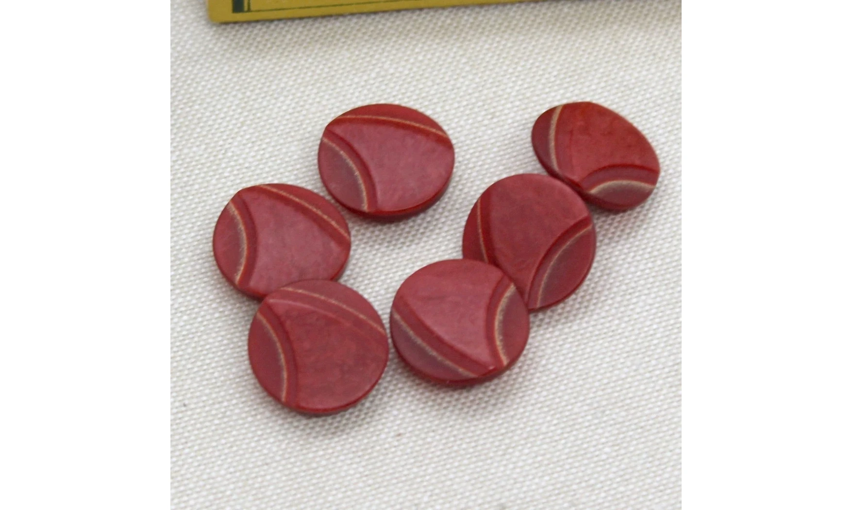 6 Boutons / 18MM / Rouge