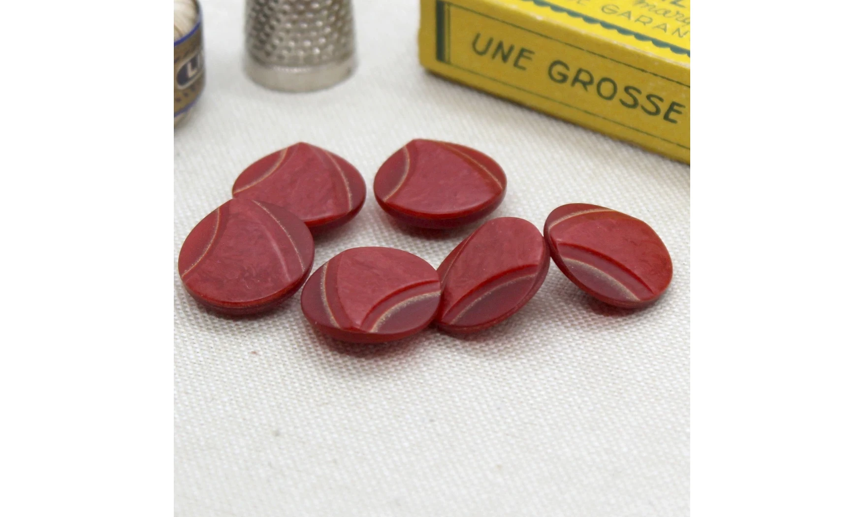 6 Boutons / 18MM / Rouge