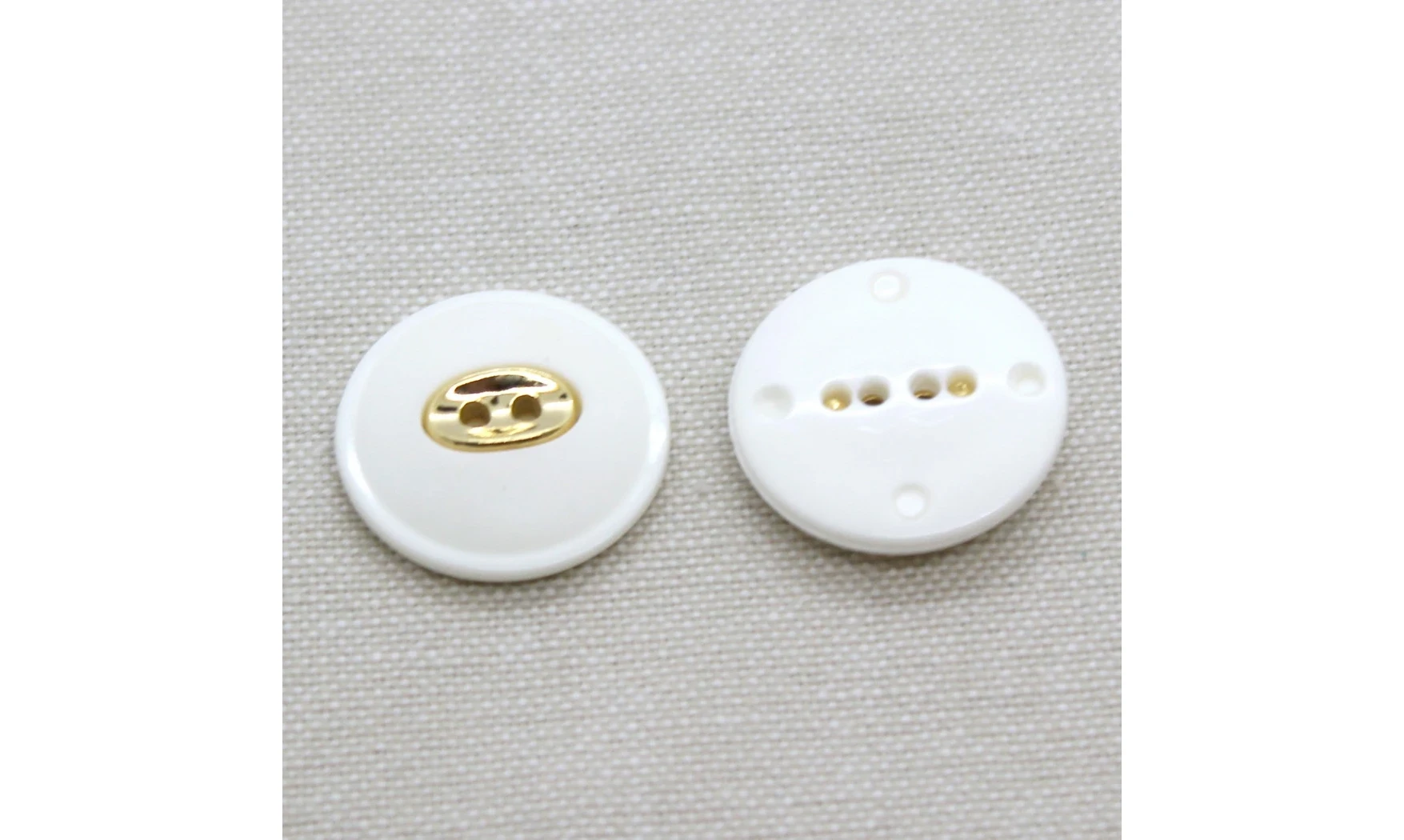 6 boutons / 23MM / Blanc Centre doré