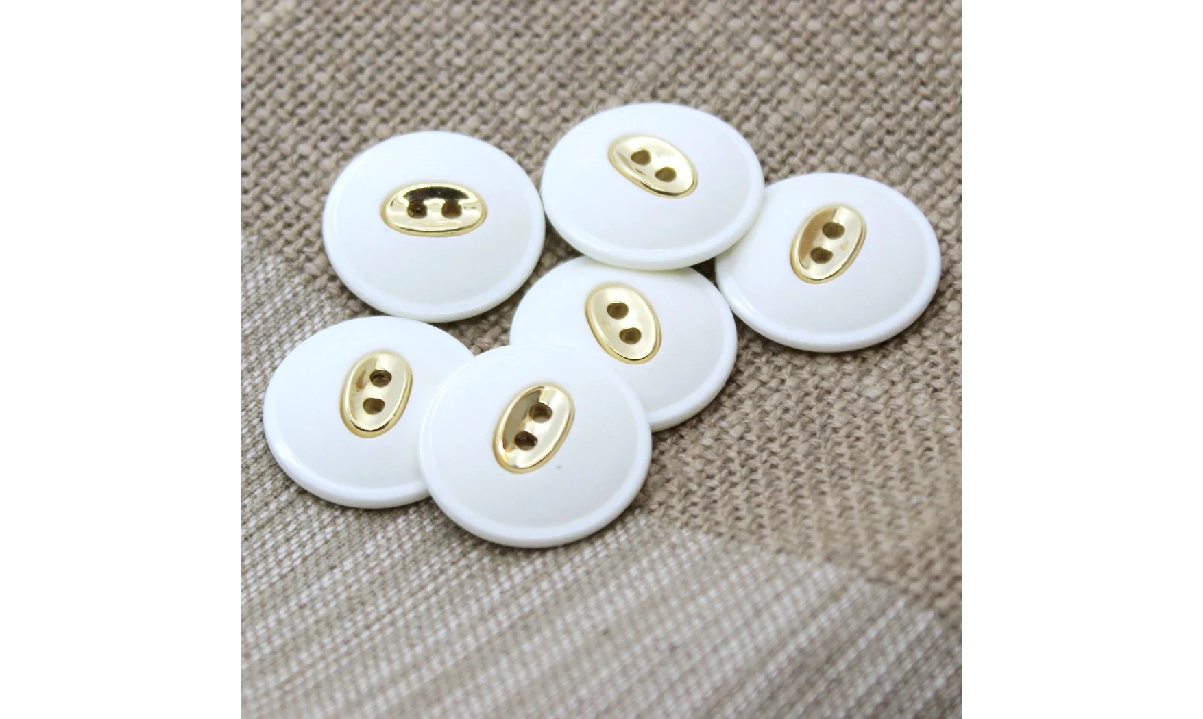 6 boutons / 23MM / Blanc Centre doré