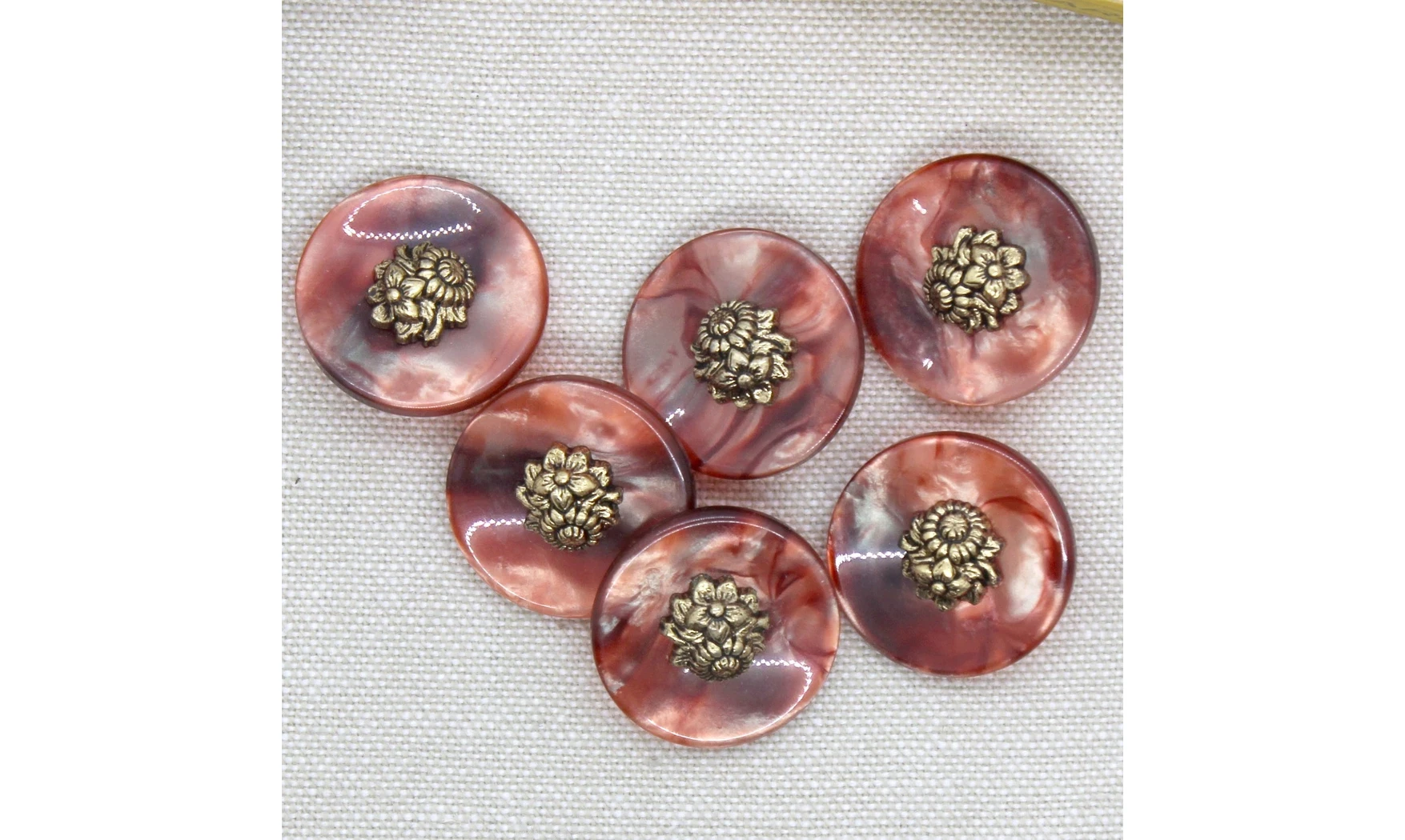 6 Boutons / 23MM / Rouge Centre doré