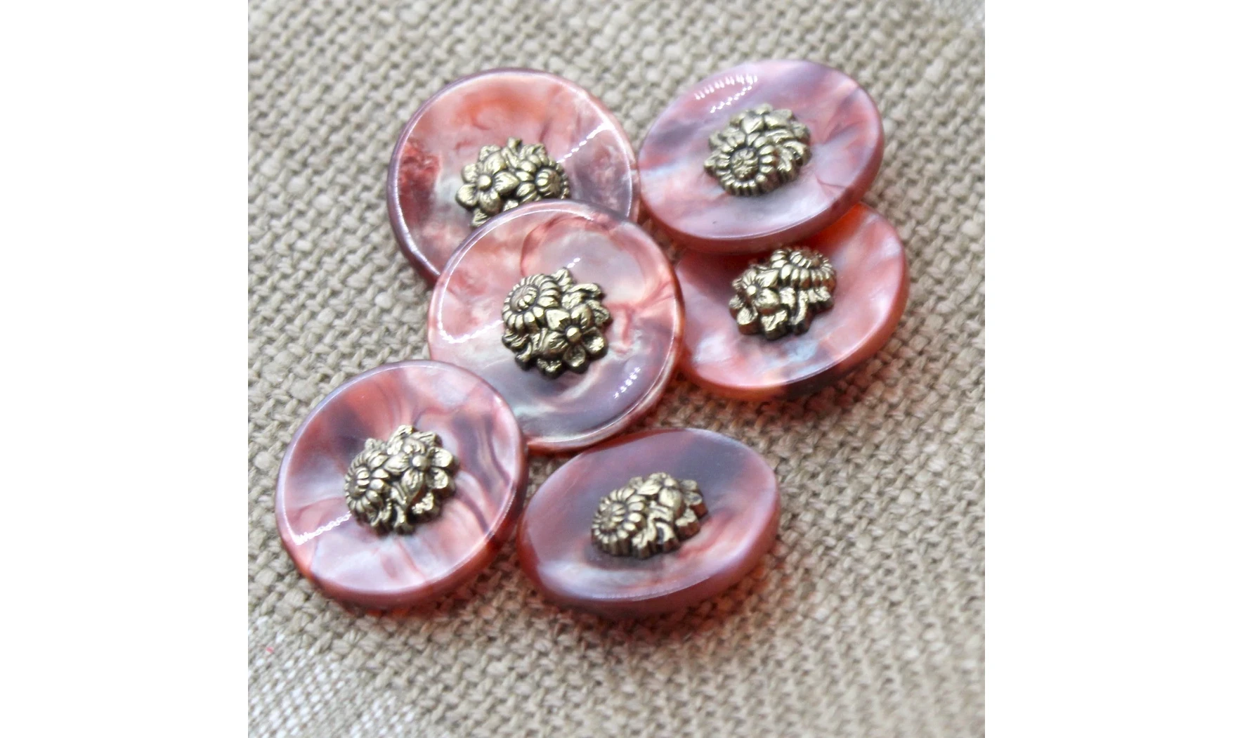 6 Boutons / 23MM / Rouge Centre doré