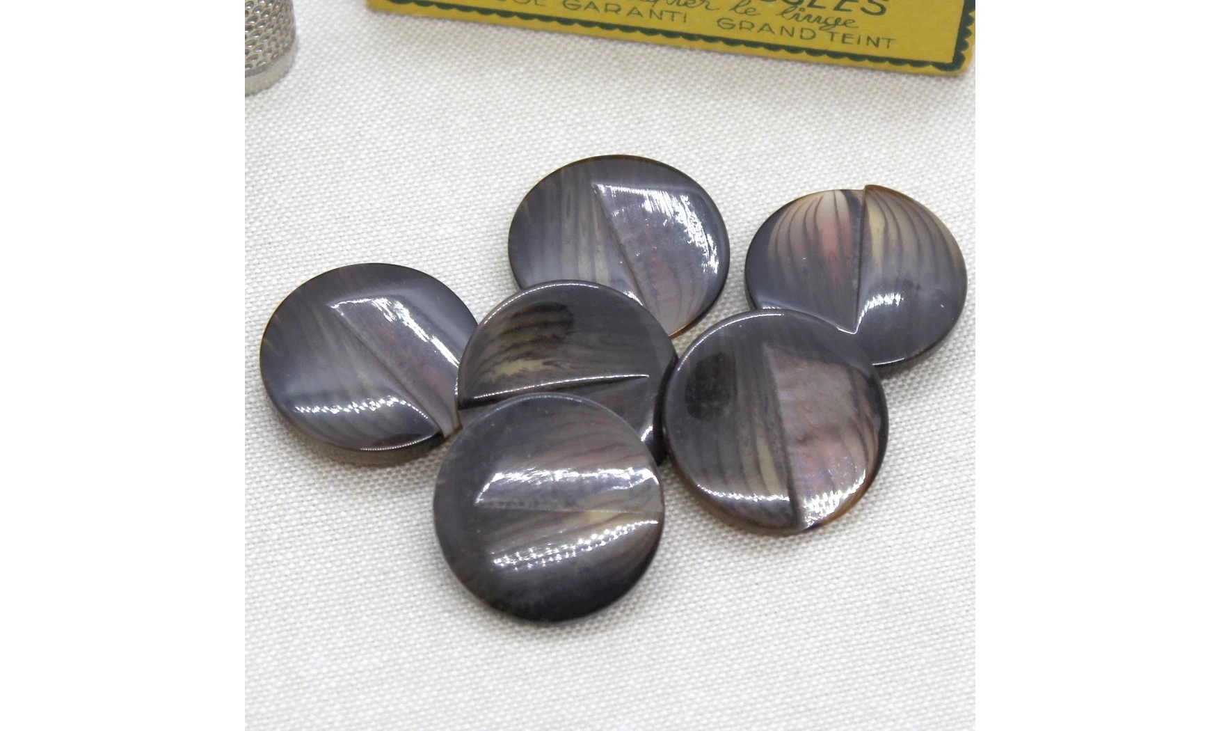 6 Boutons / 28MM / Marron nervuré