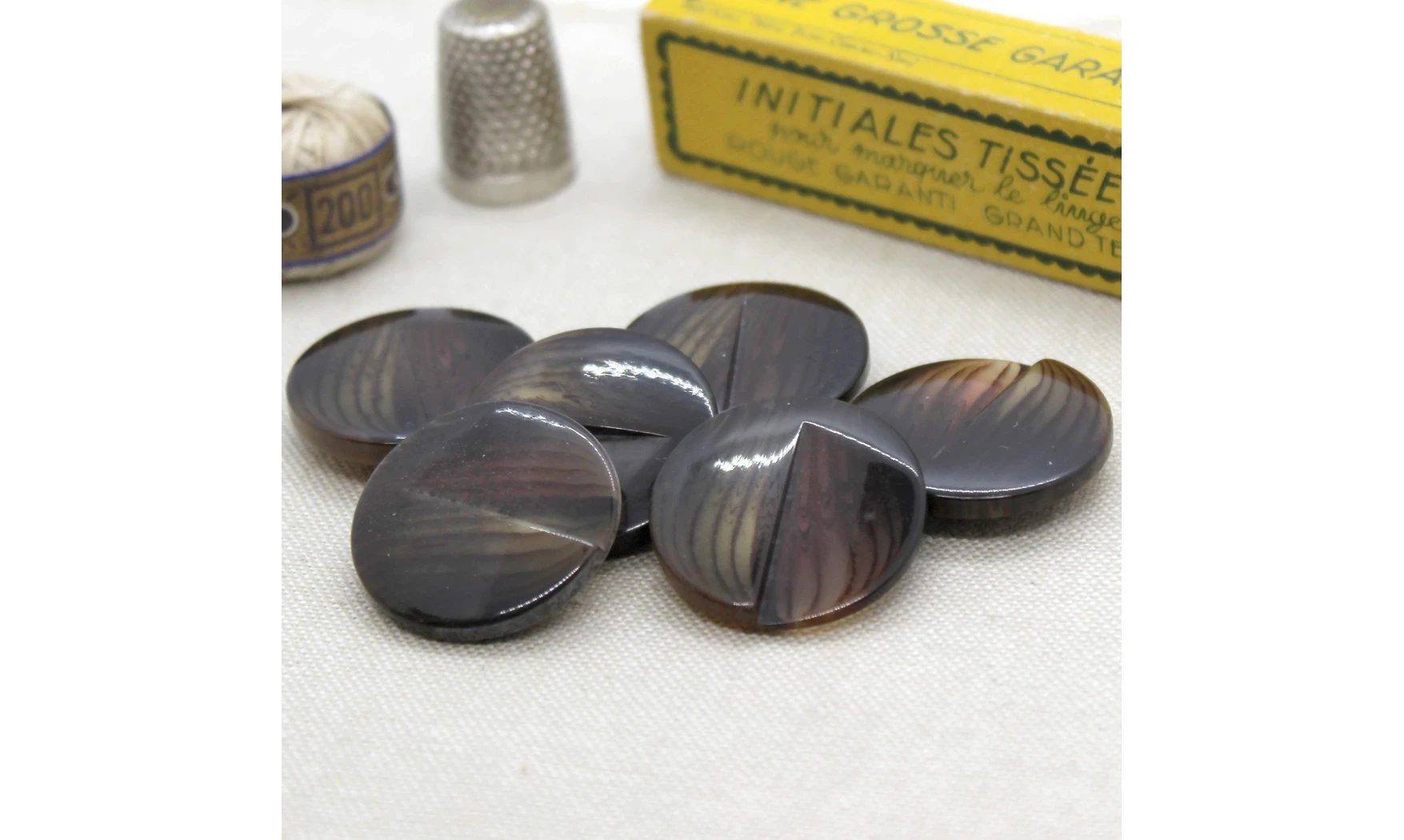 6 Boutons / 28MM / Marron nervuré