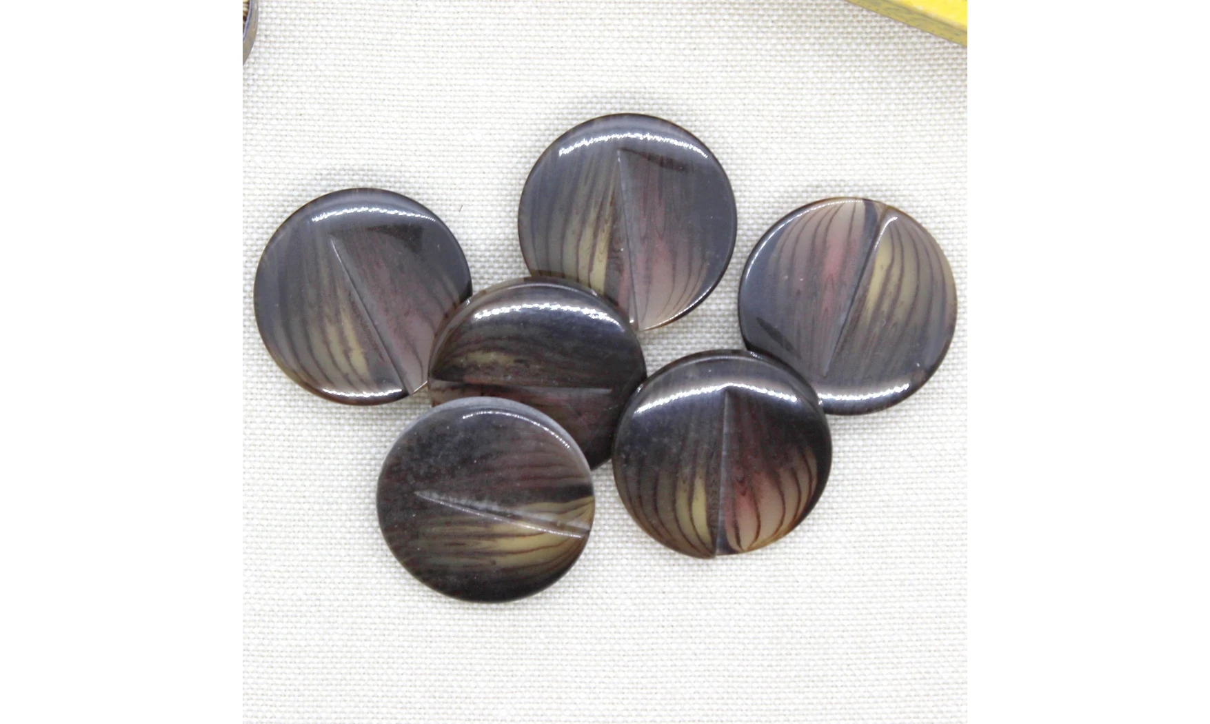 6 Boutons / 28MM / Marron nervuré