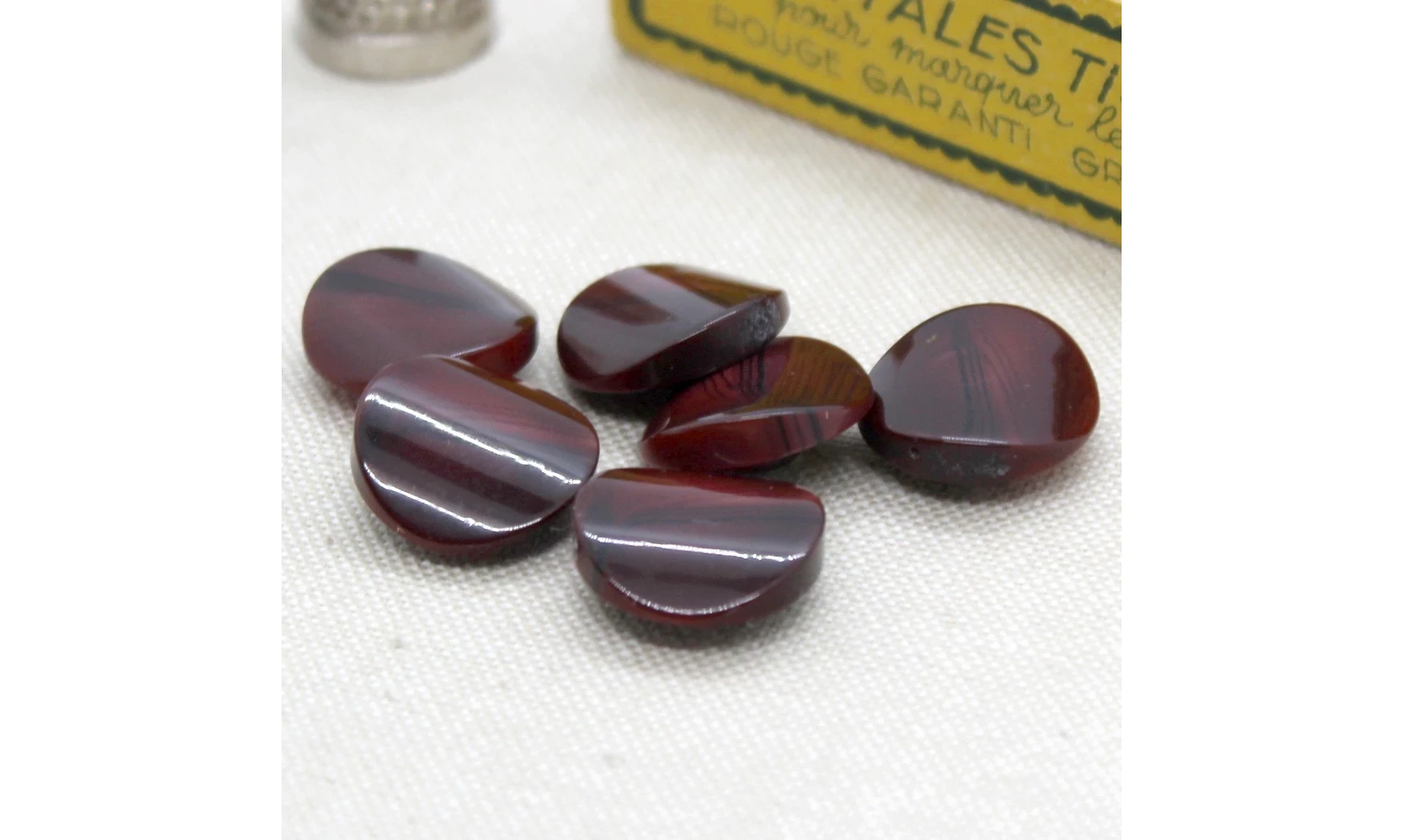 6 Boutons / 17MM / Rouge