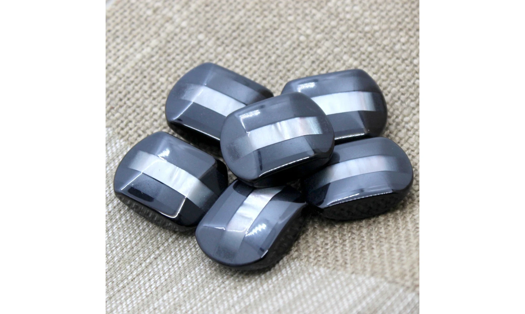 6 Boutons / 27MM / ovoide Noir et nacre
