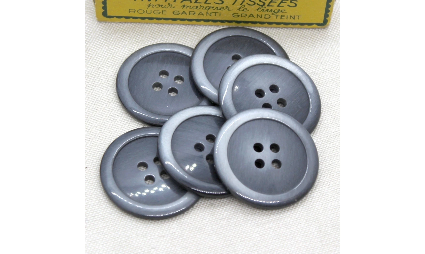 Vintage Button 142V
