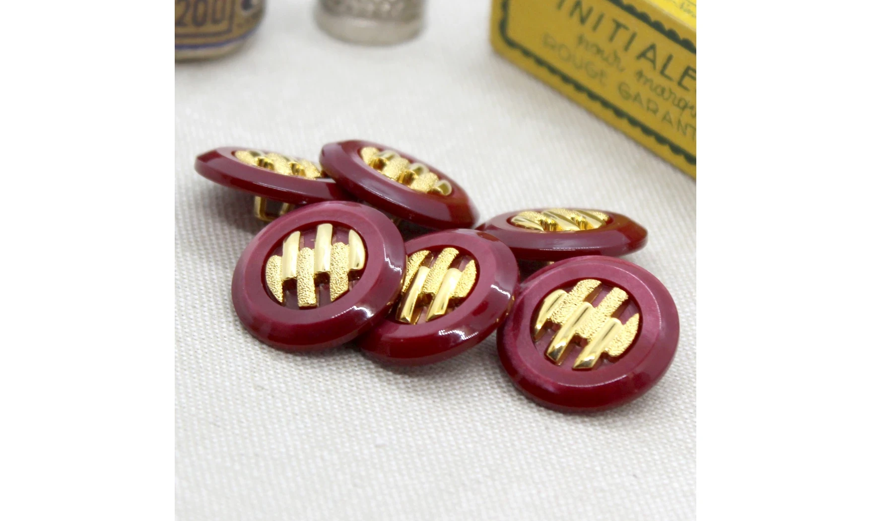 Vintage Button 059V