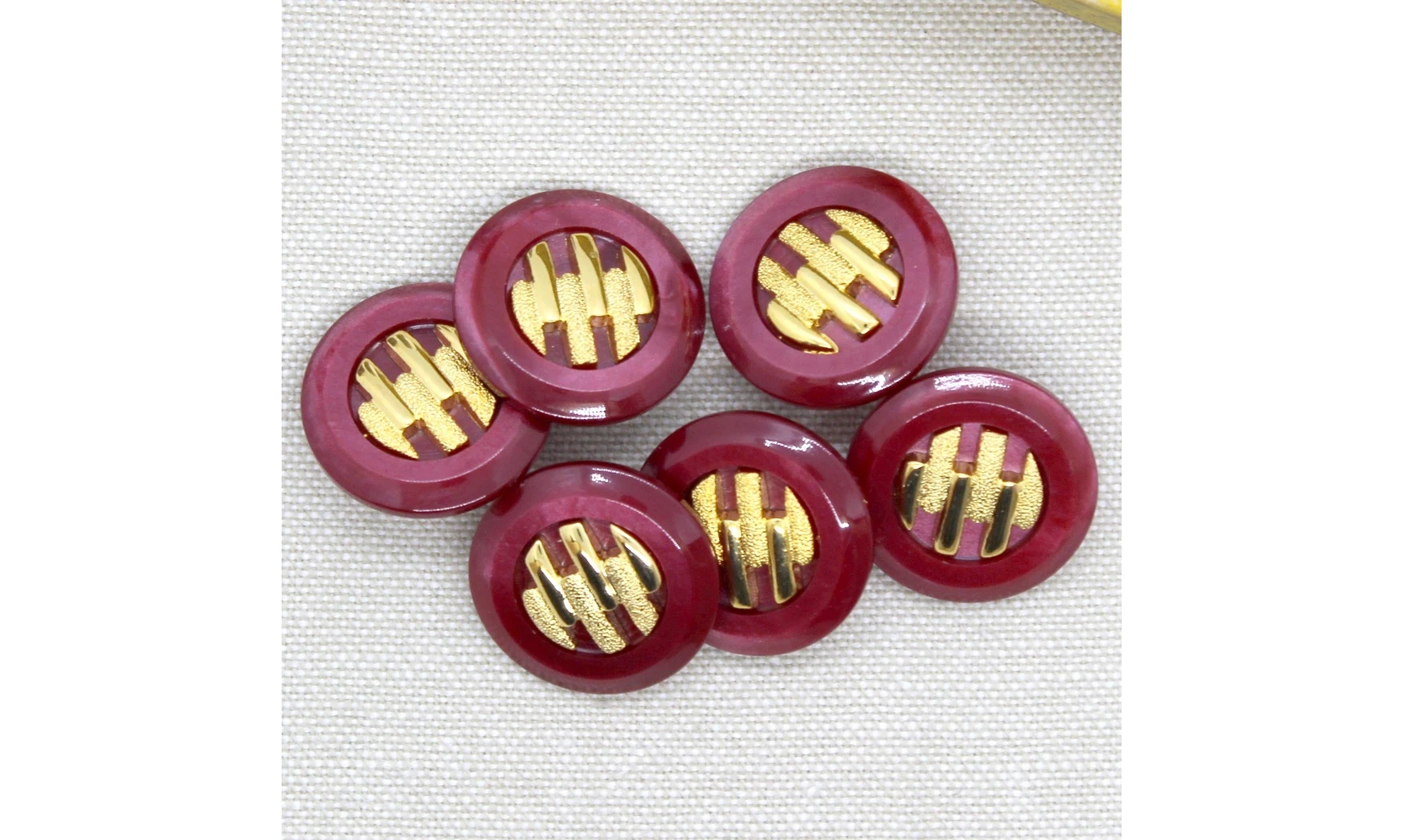 Vintage Button 059V