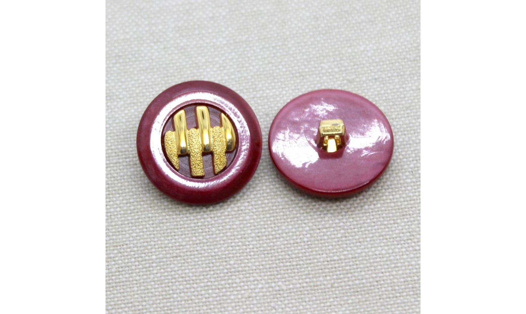 Vintage Button 059V