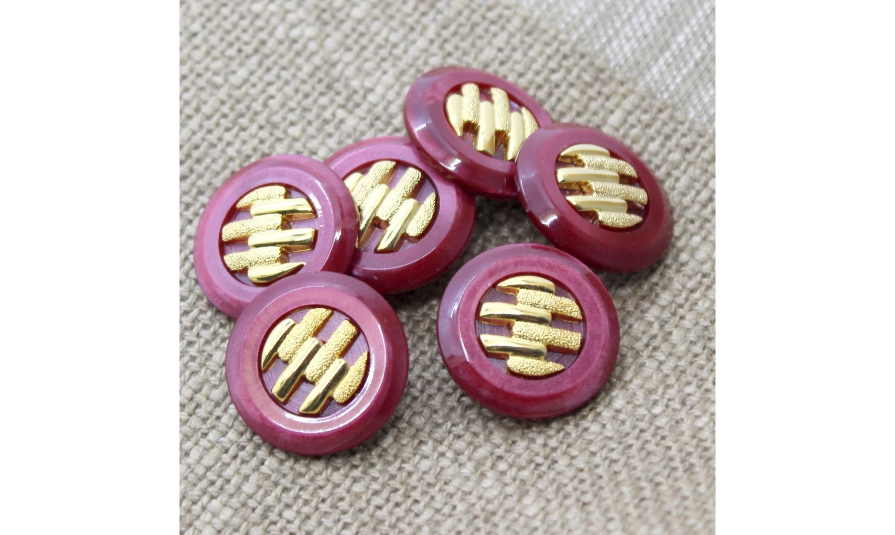 Vintage Button 059V