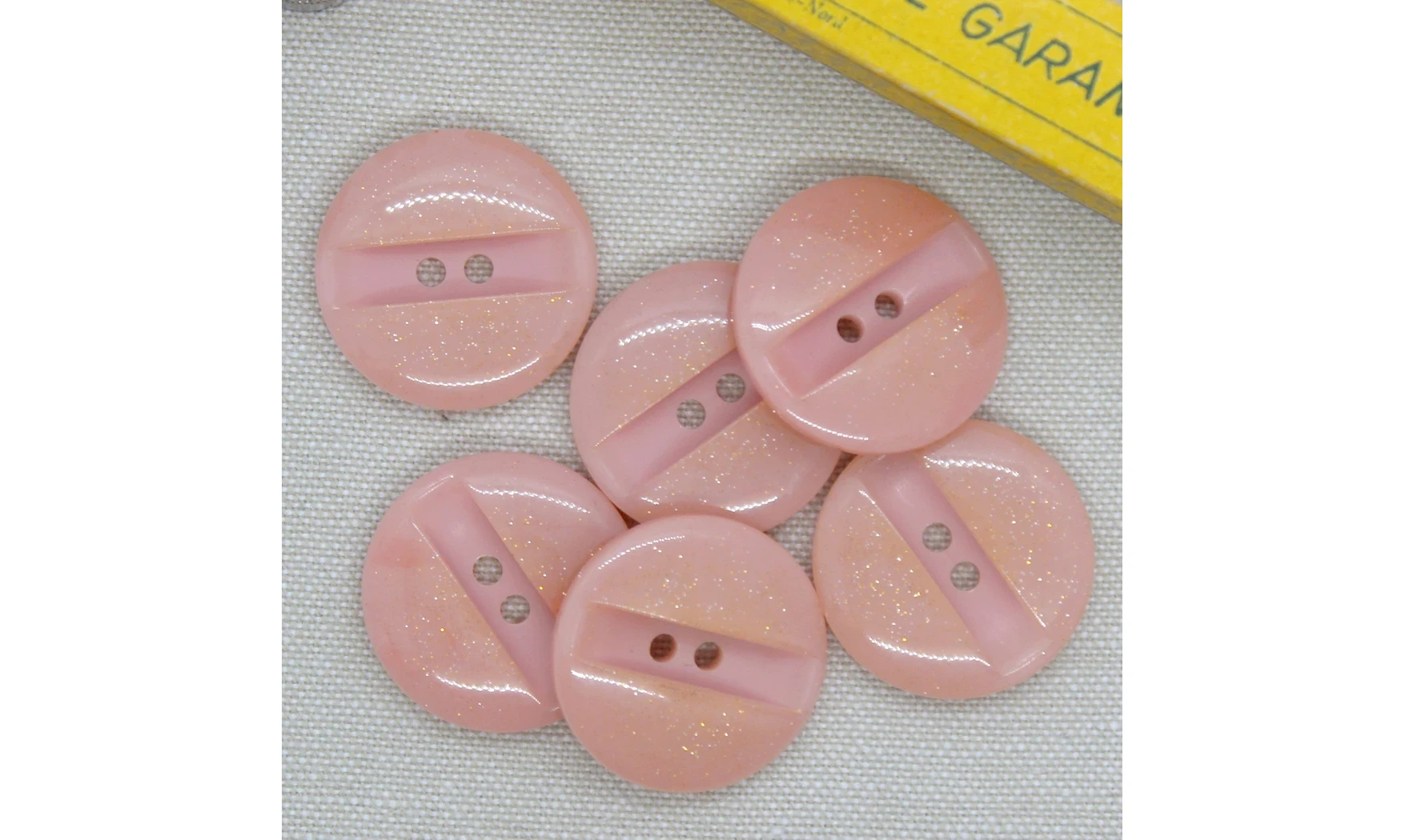 Vintage Button 061V