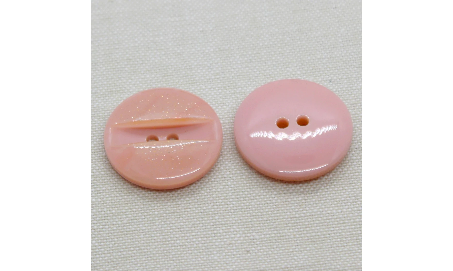 Vintage Button 061V