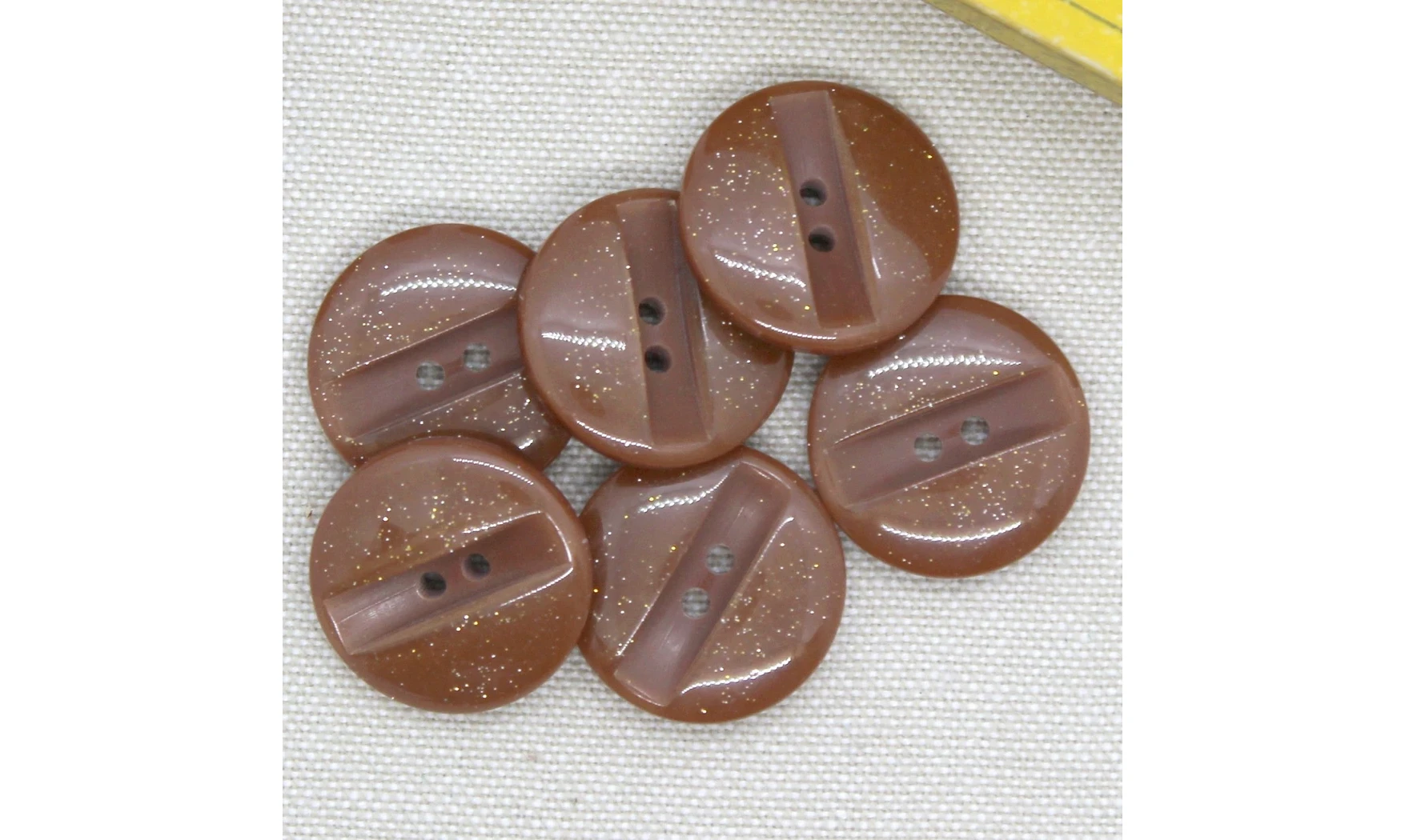 Vintage Button 068V