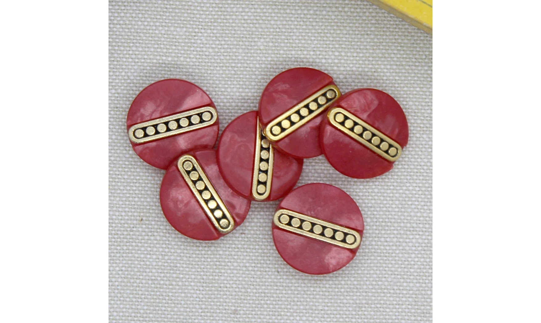 6 Boutons / 18MM / Rouge et or