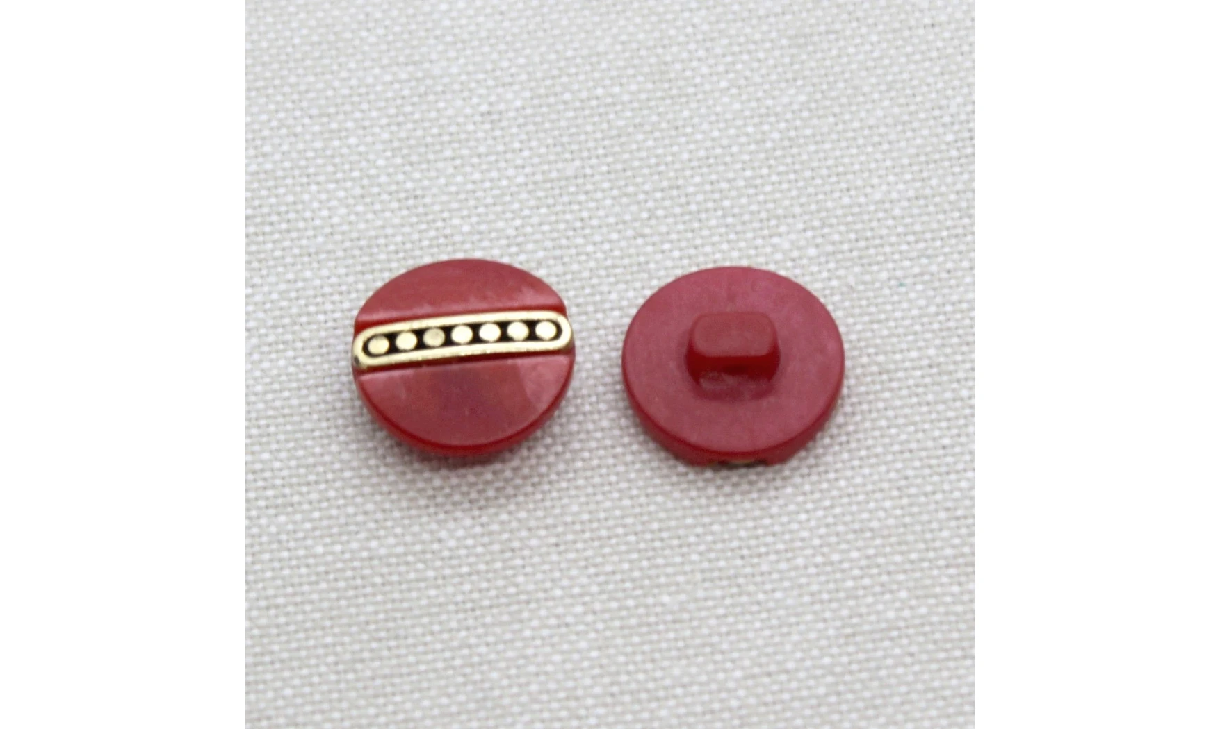 Vintage button 072V